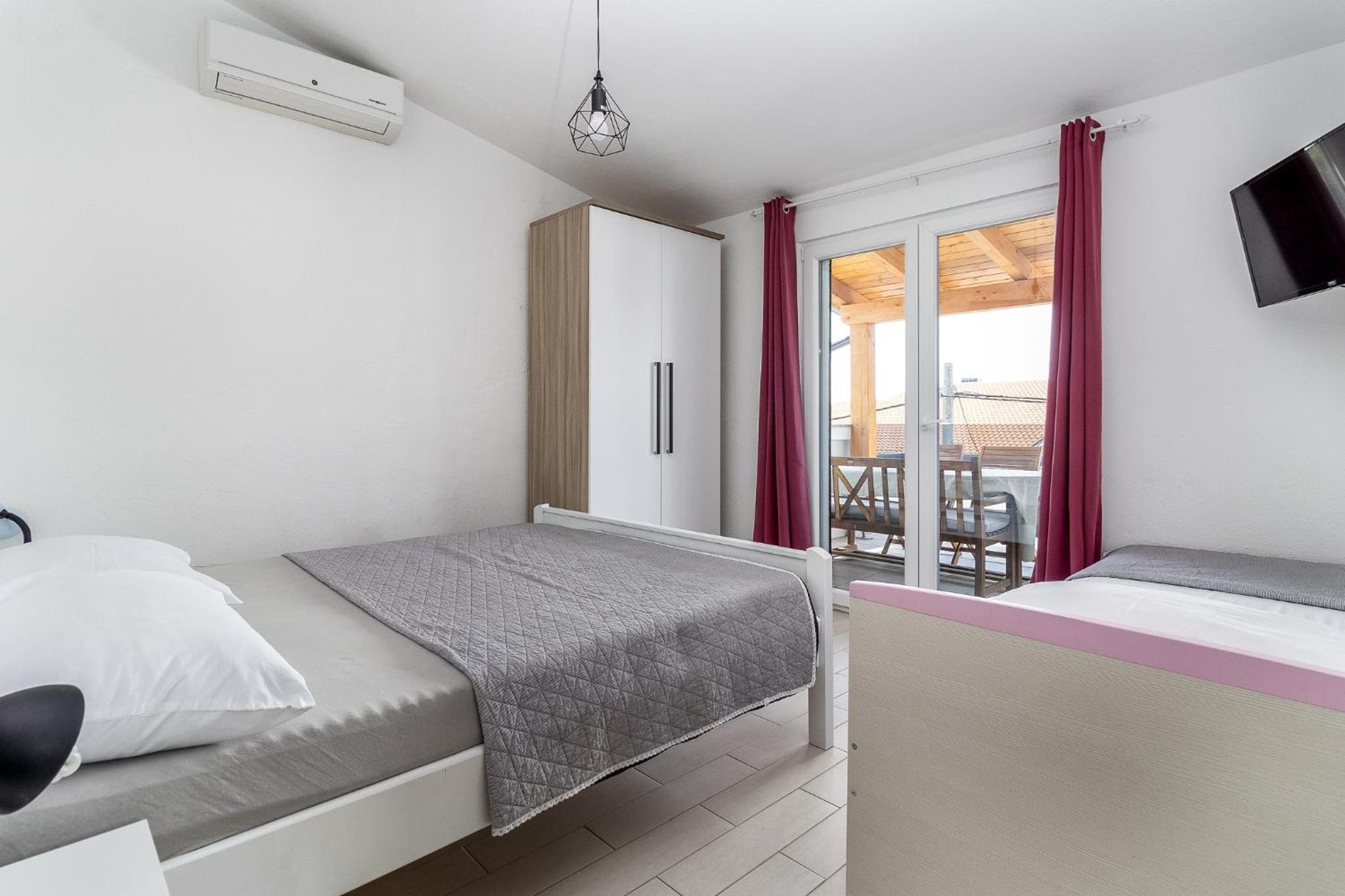 One-Bedroom Apartment with Terrace and Sea View photo 1