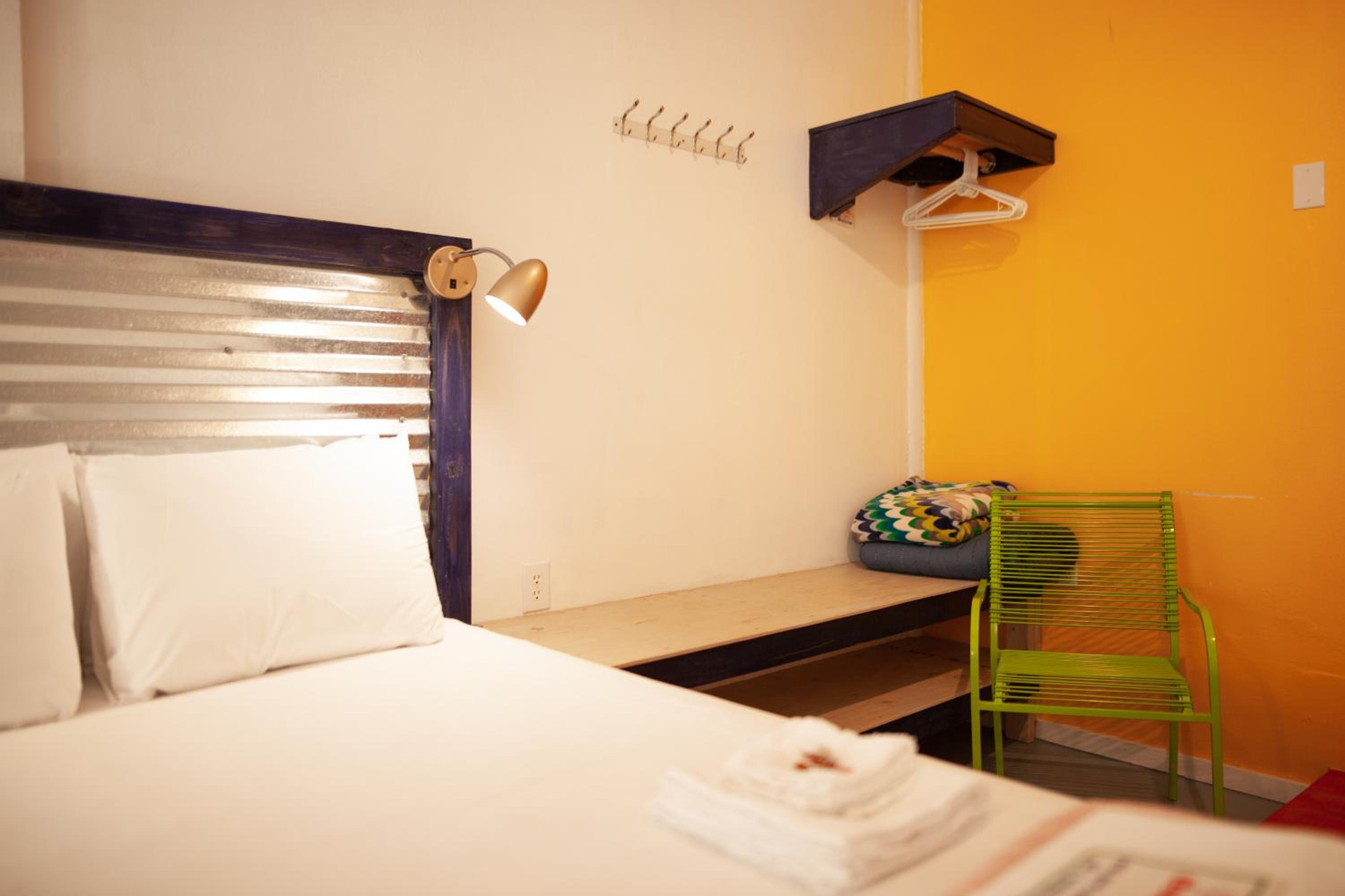 Double Room with Shared Bathroom photo 3