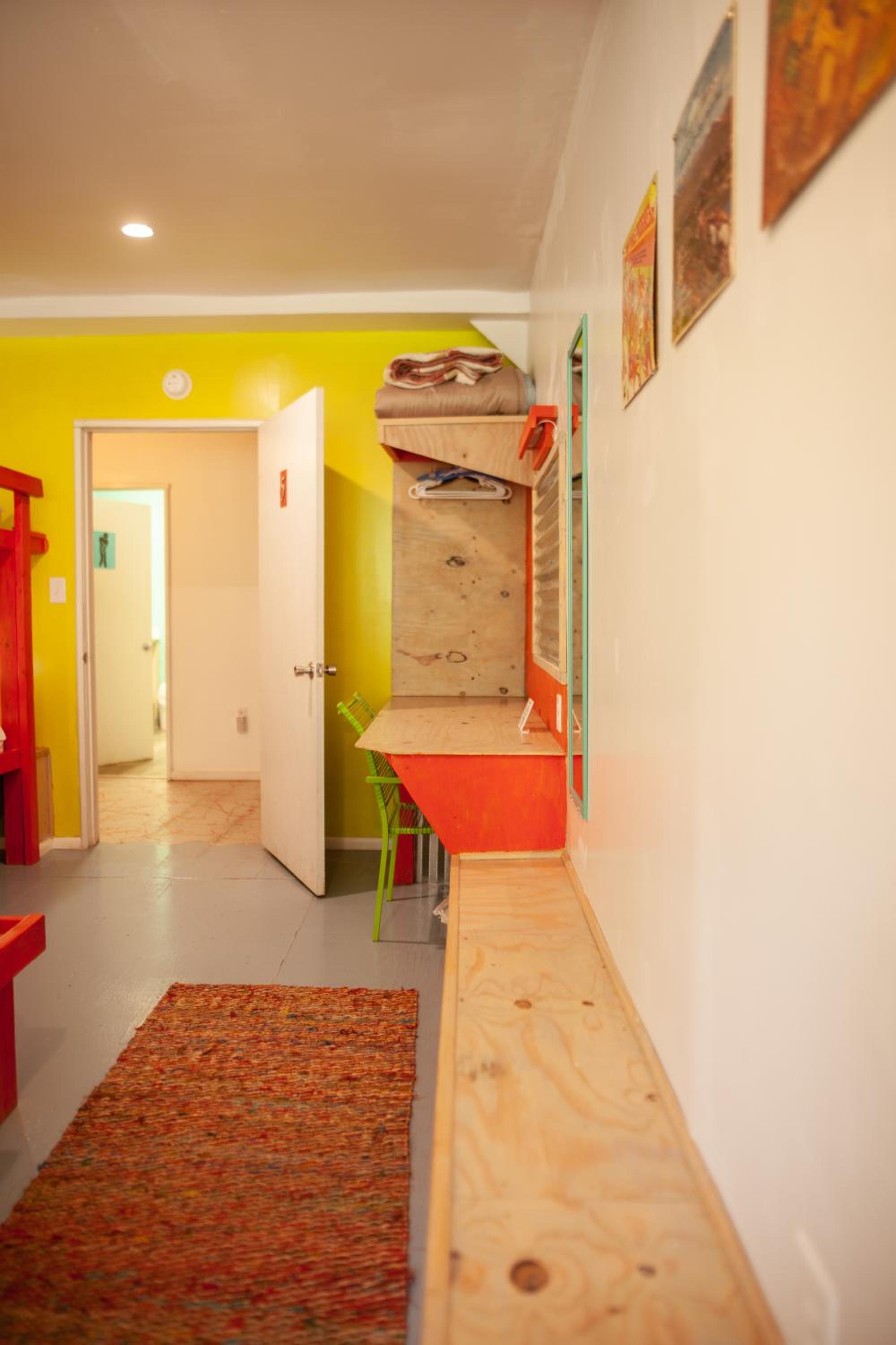 Family Room with Shared Bathroom photo 2