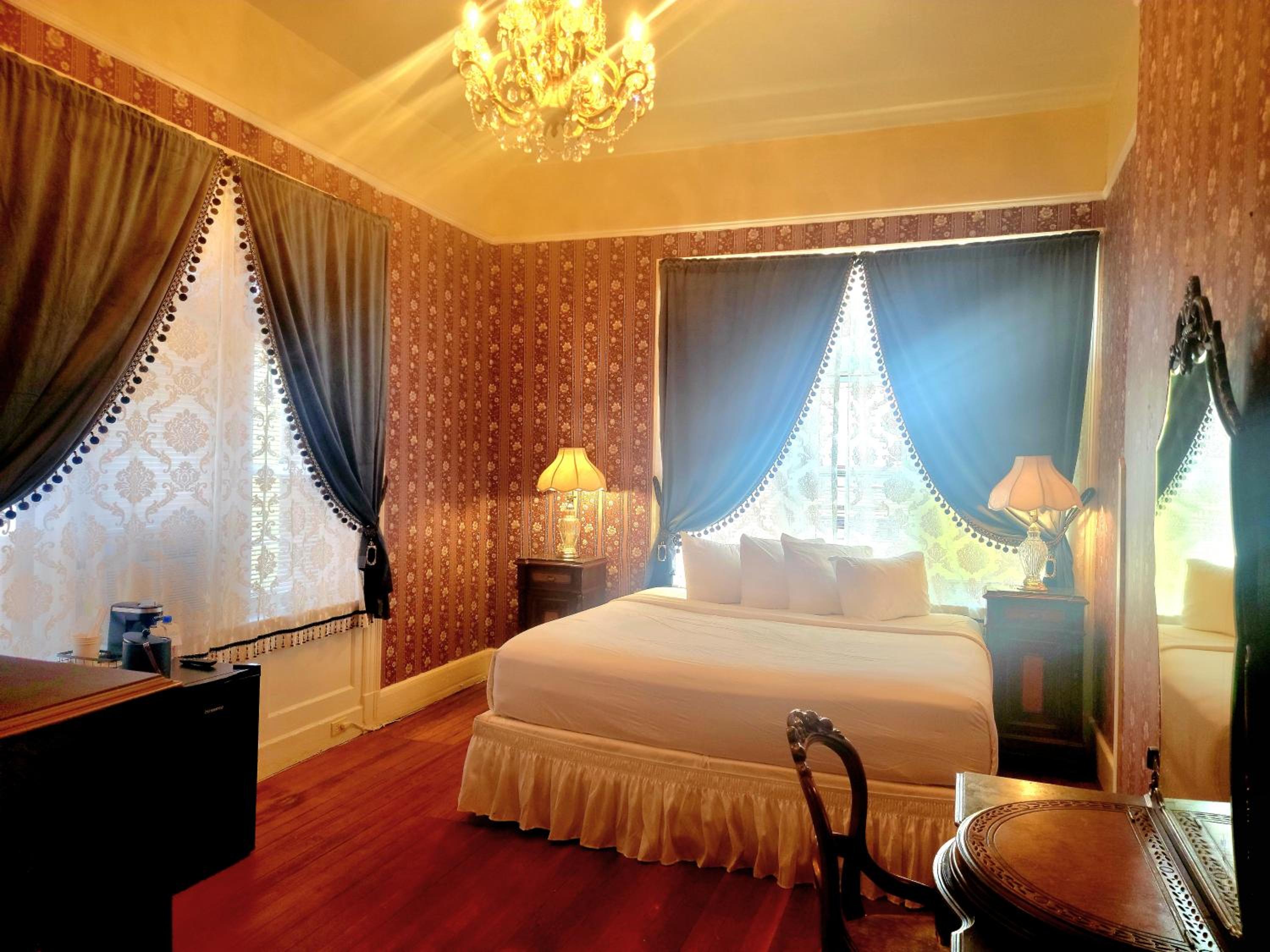 Single King Room