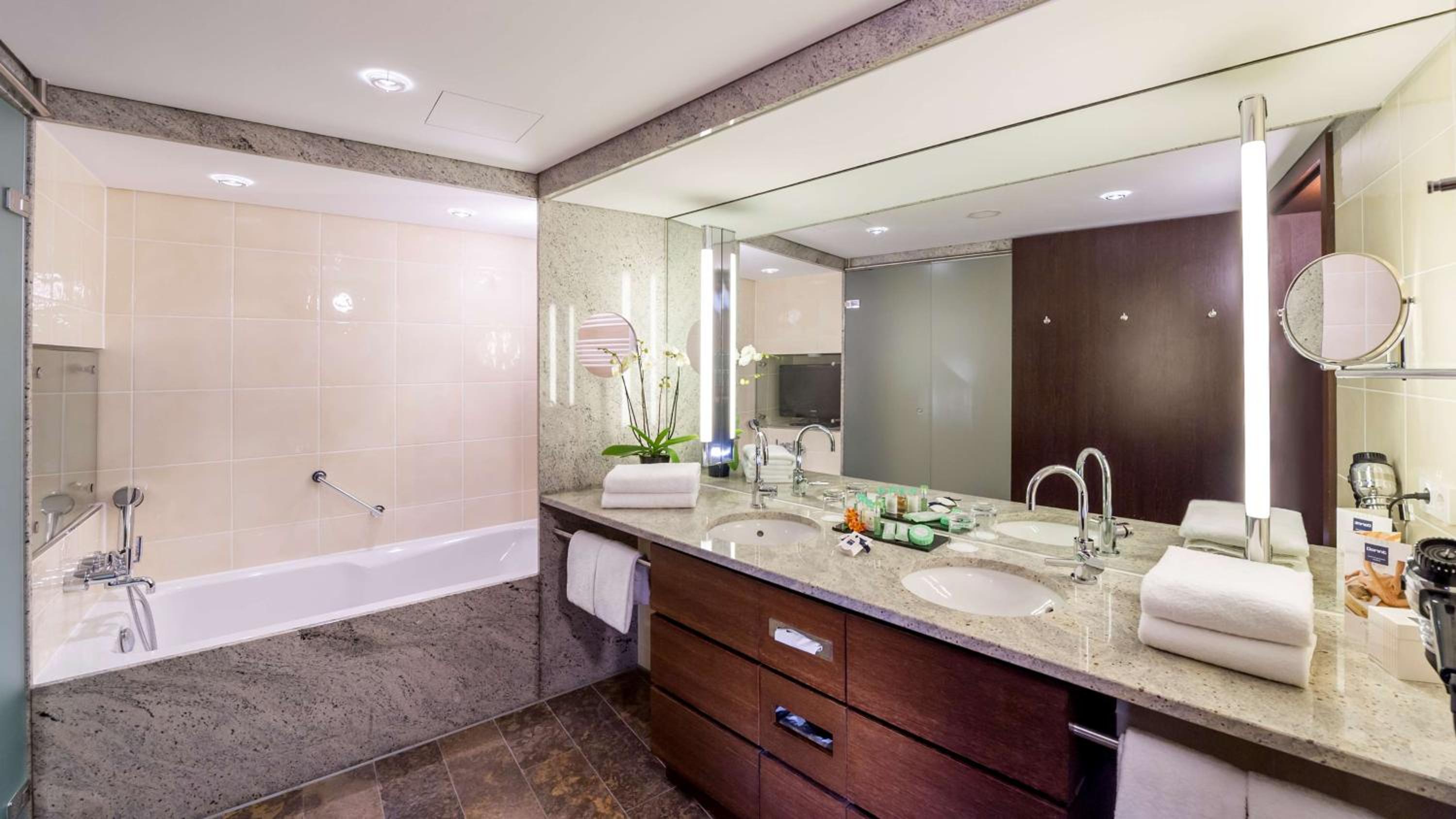 Junior Suite - Photo 12