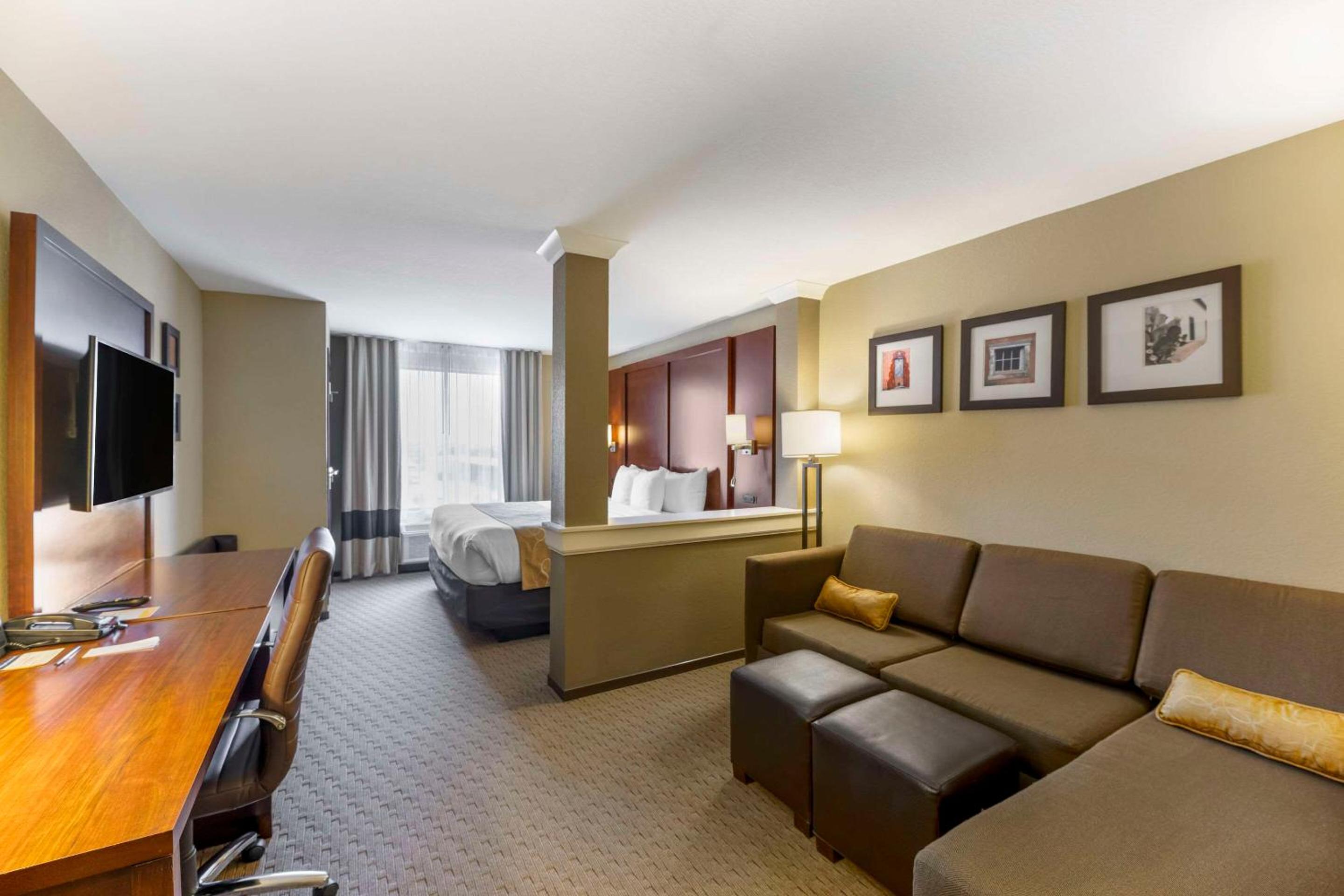 King Suite with Accessible Tub - Accessible/Non-Smoking