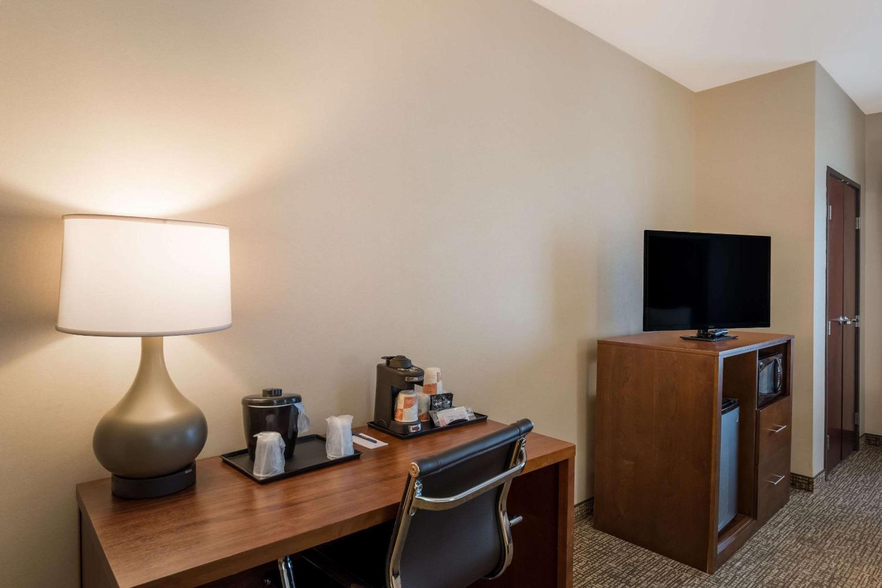 Standard King Room - Photo 4