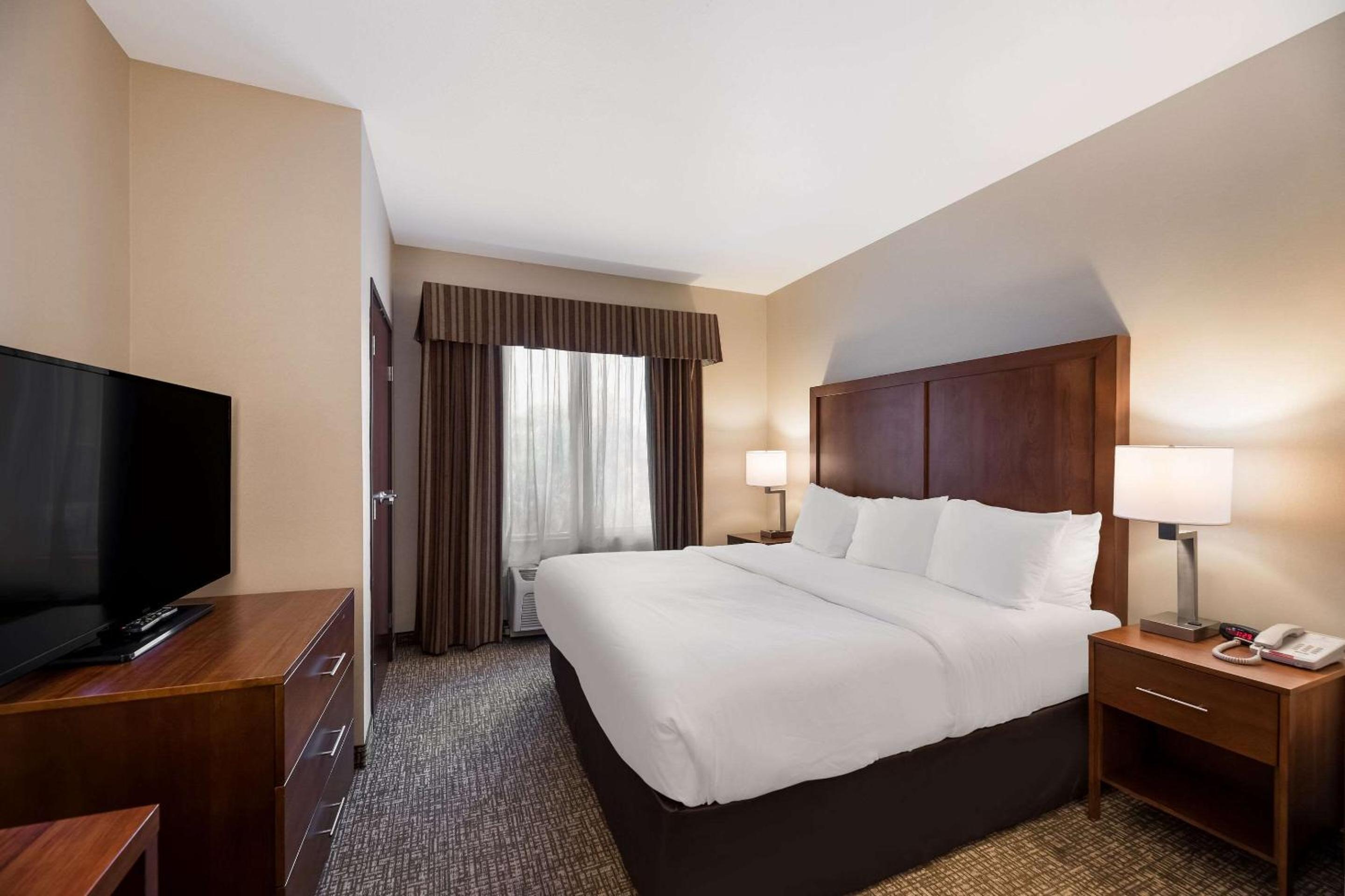 Standard King Room - Photo 2