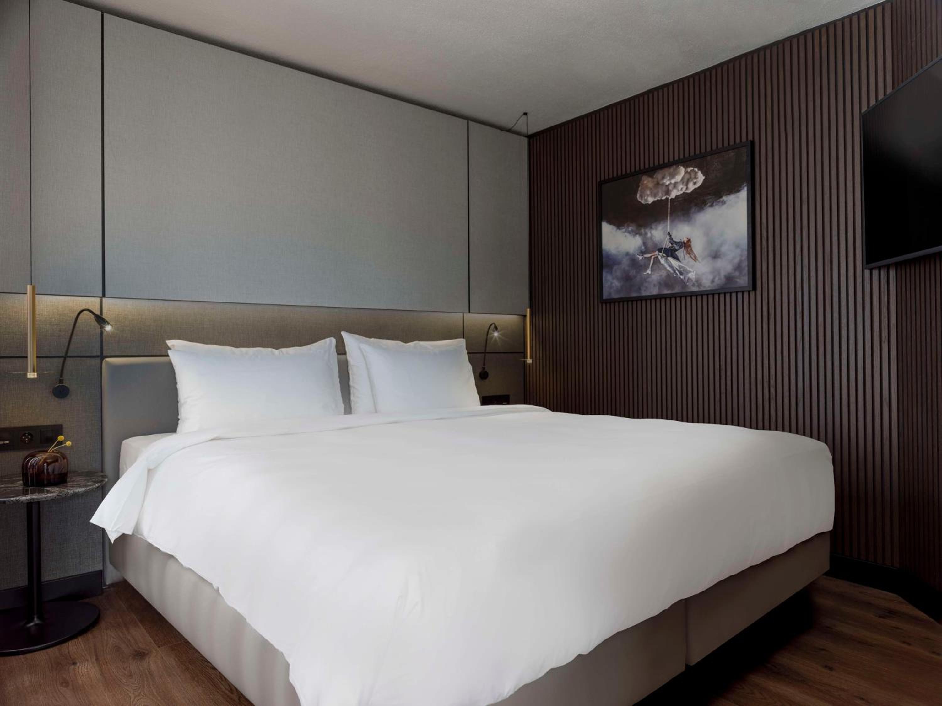 One-Bedroom Suite - Photo 2