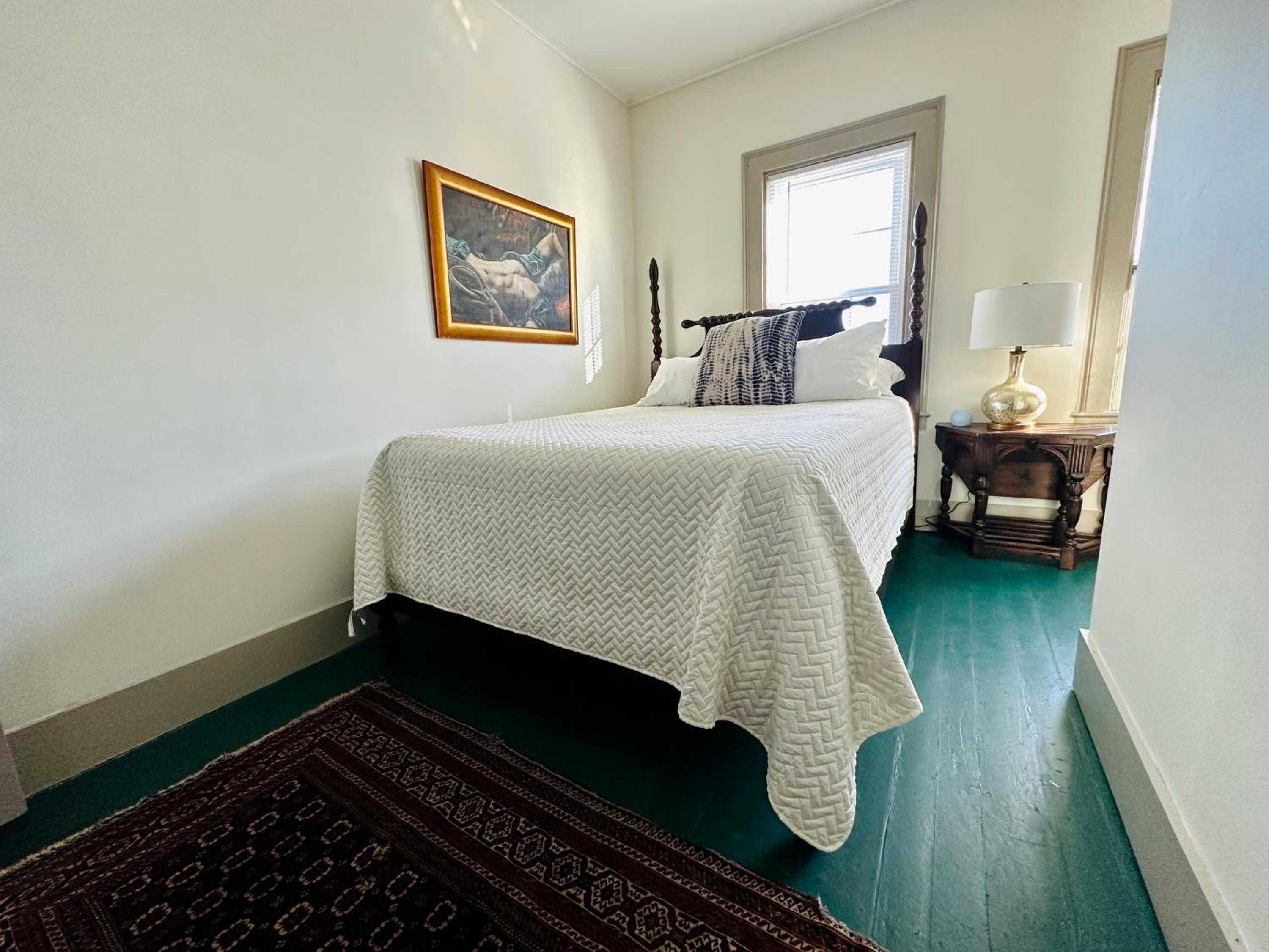 Standard Queen Room photo 2
