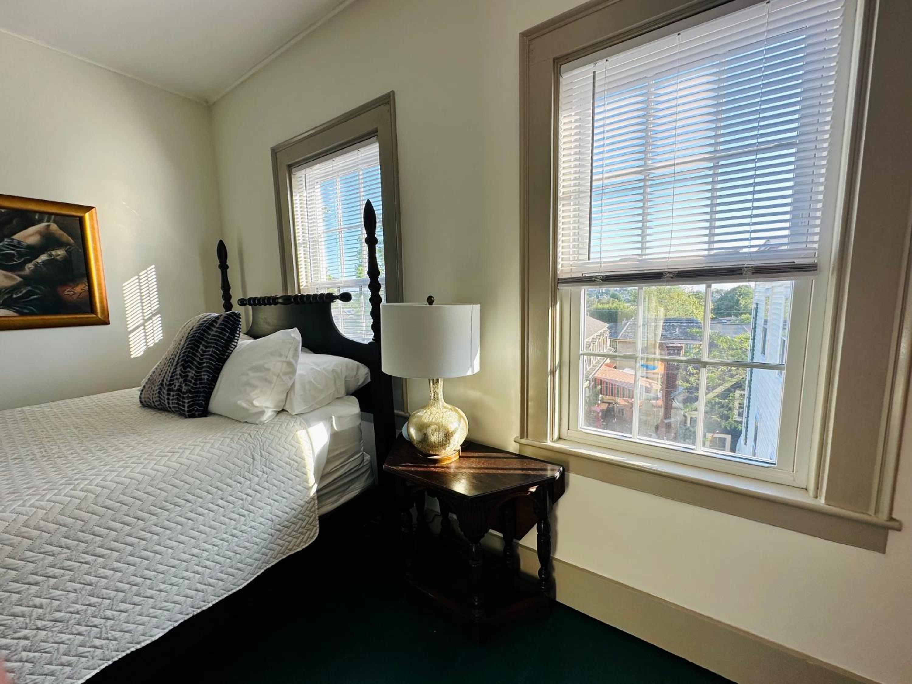 Standard Queen Room photo 3