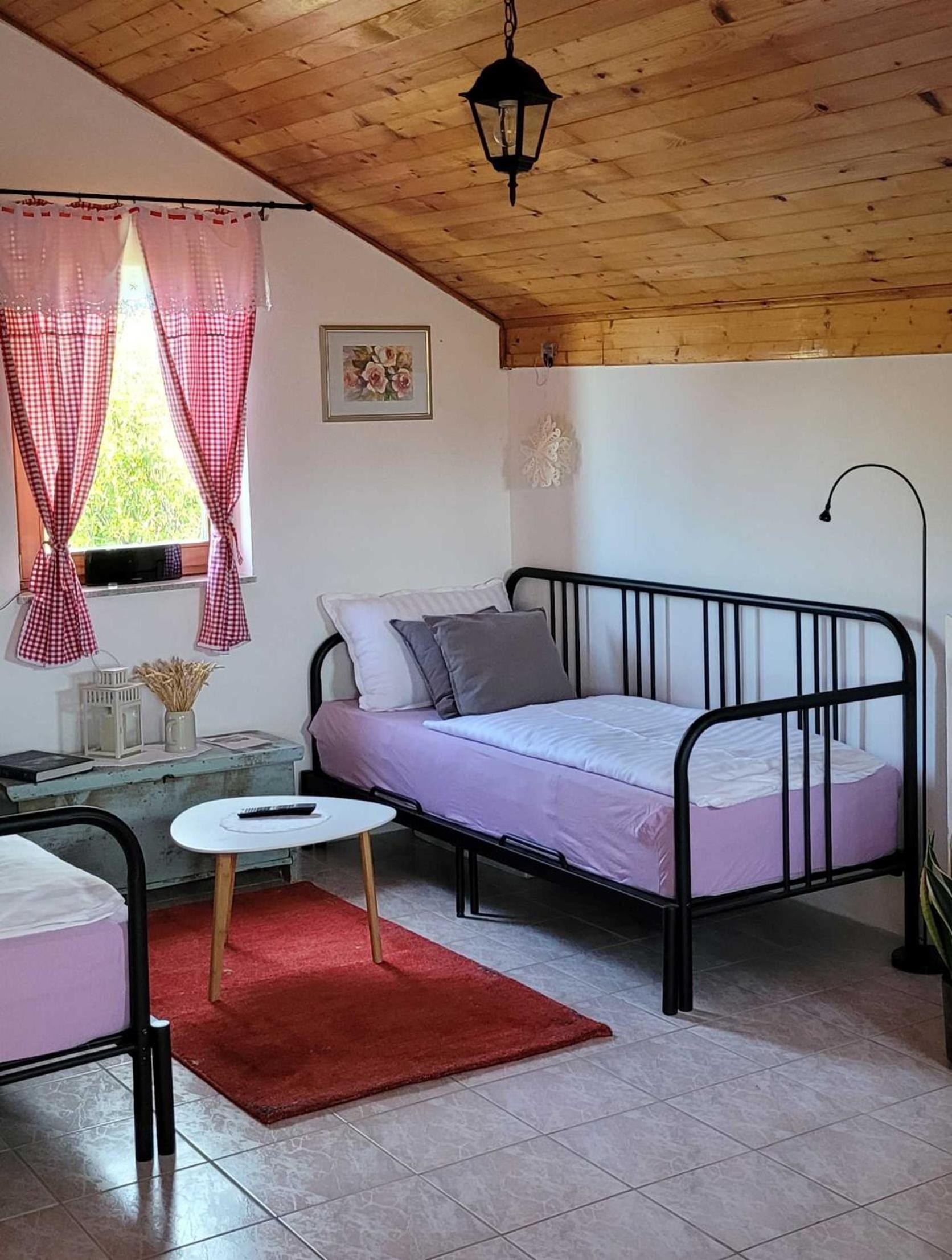 One-Bedroom House photo 1