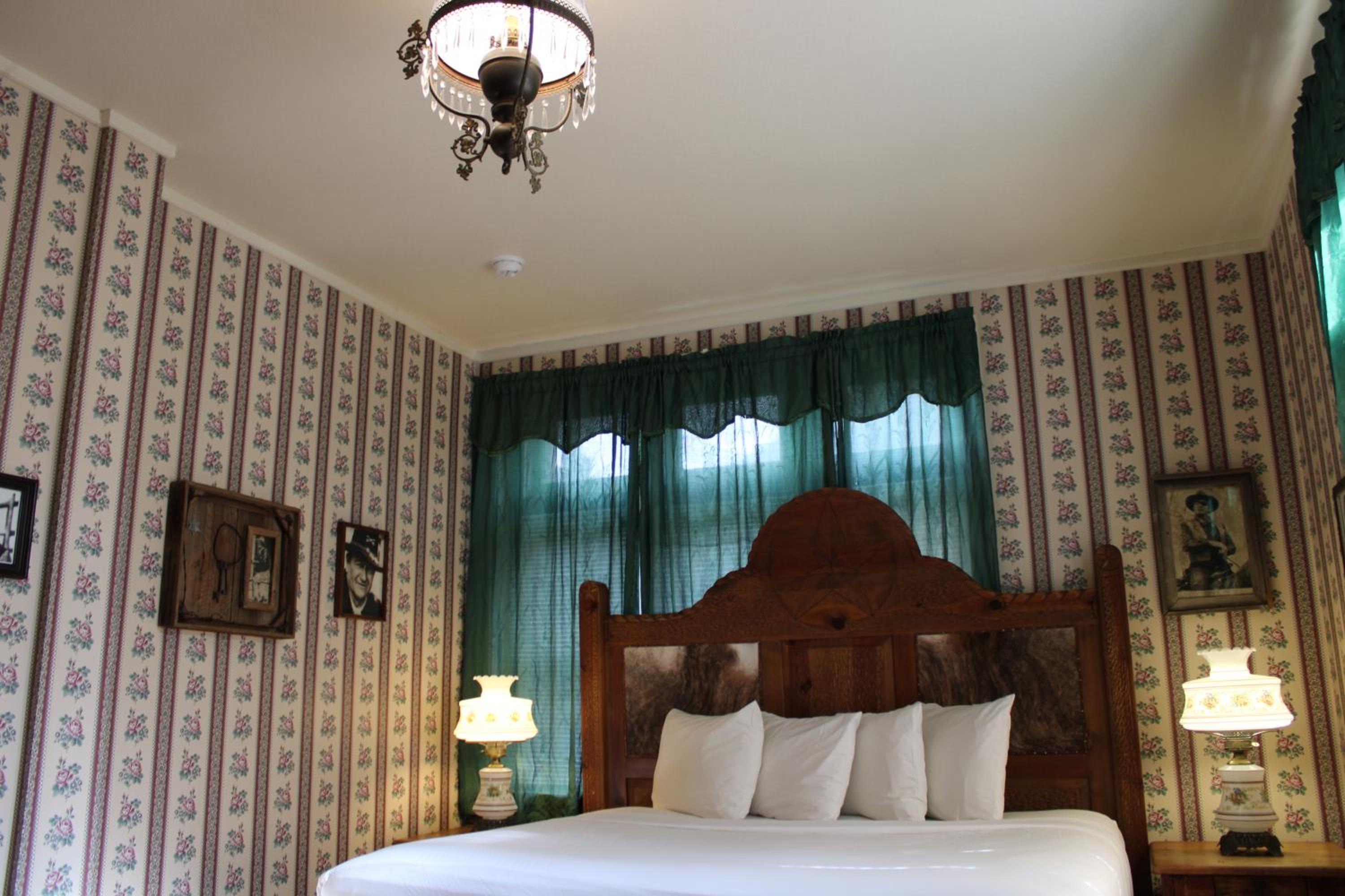 Deluxe King Room photo 2