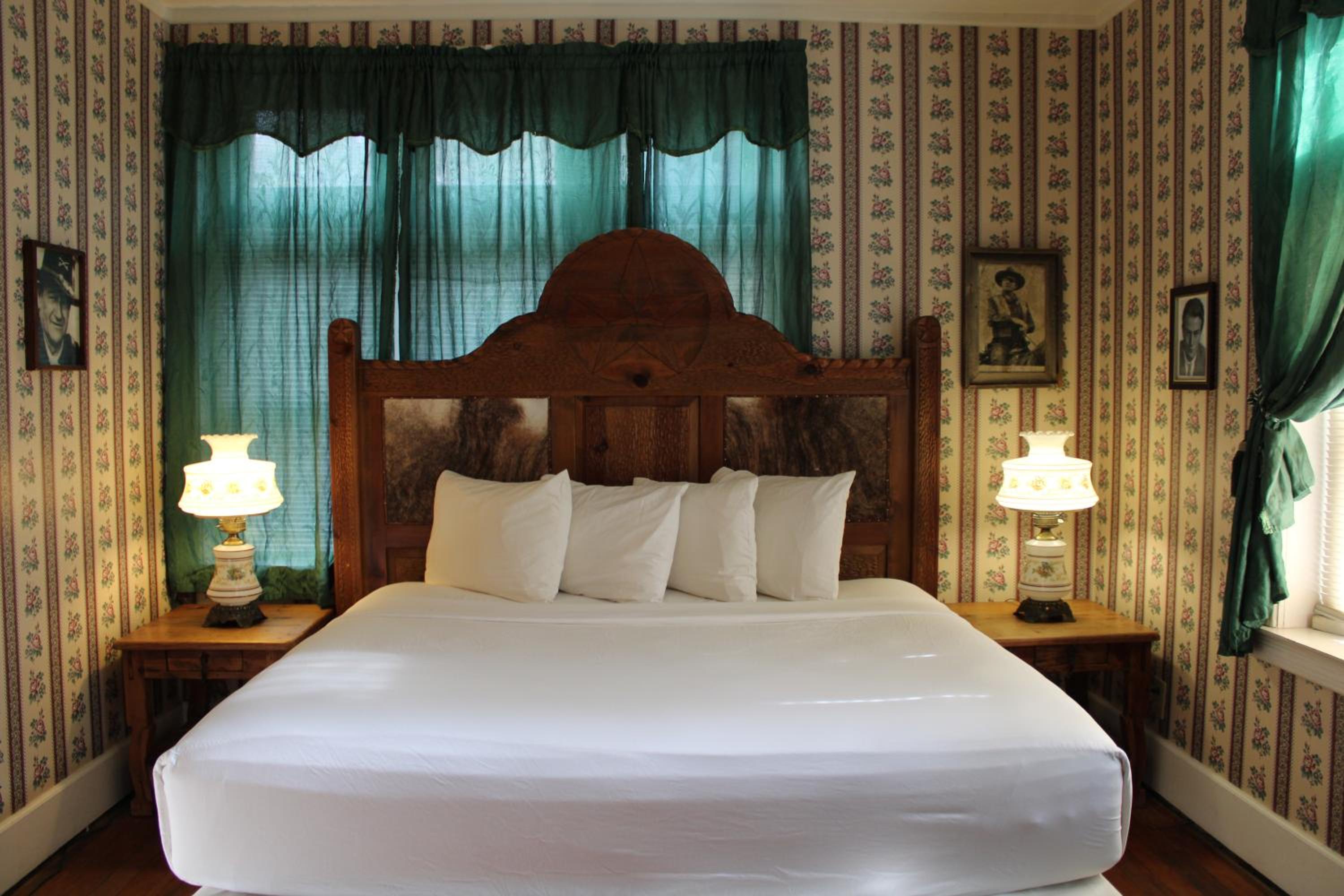 Deluxe King Room photo 3