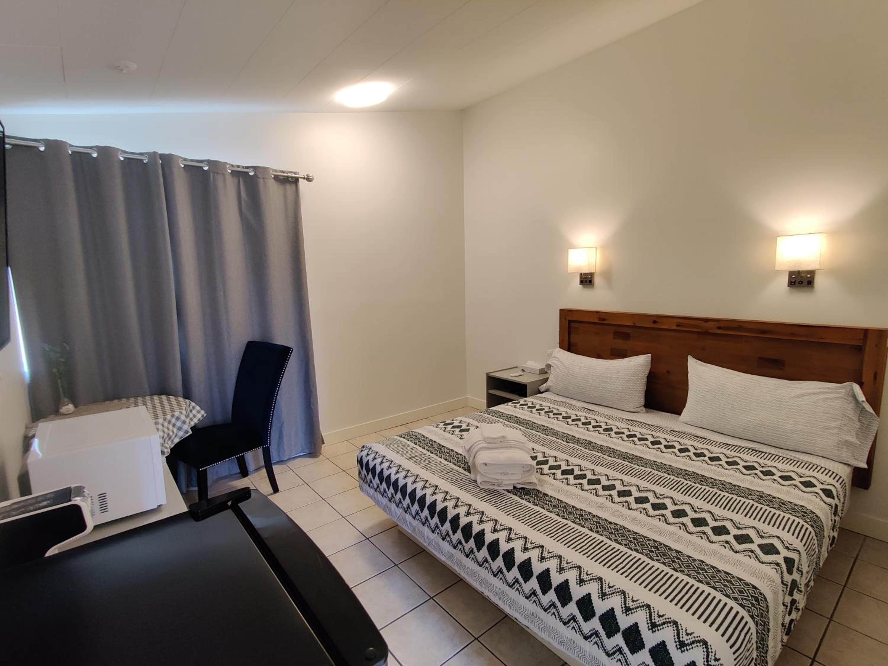 Standard King Room photo 2