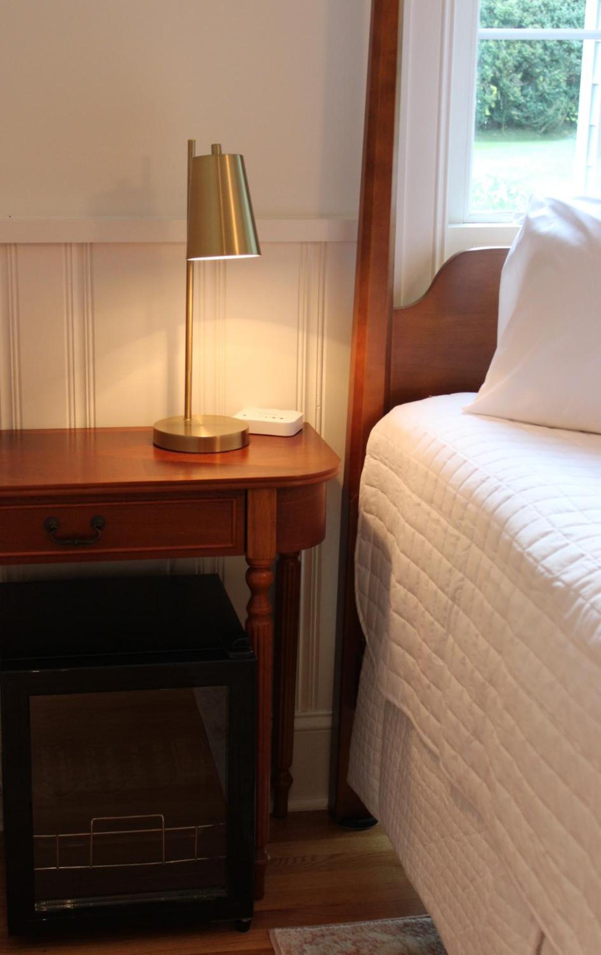 Queen Room photo 2