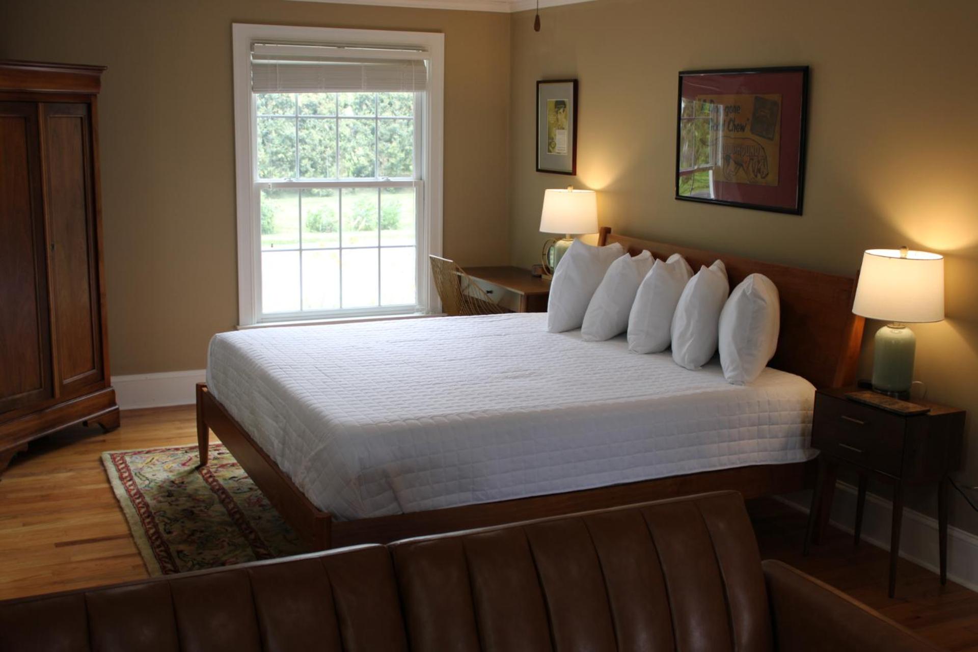 Deluxe King Room photo 1