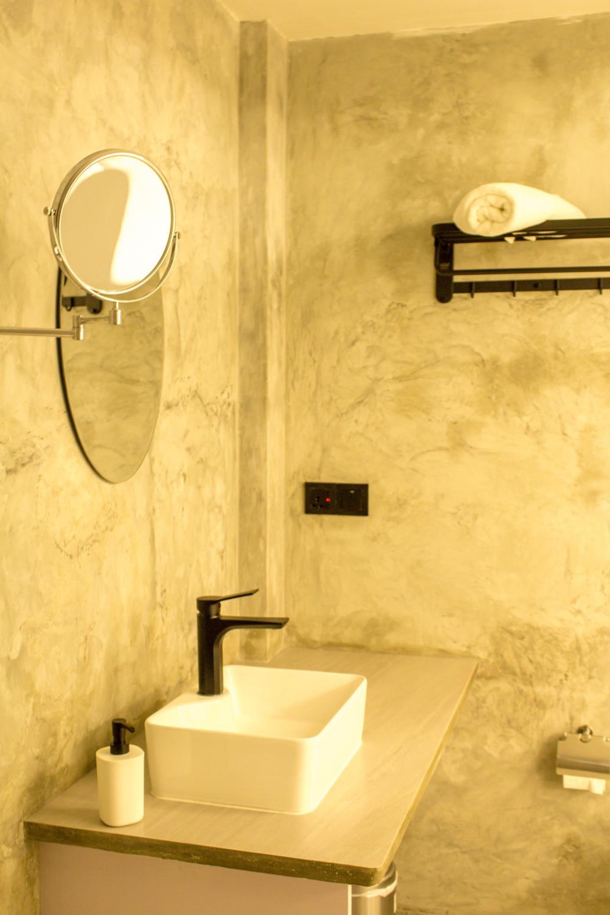 Deluxe Double Room with Balcony photo 3