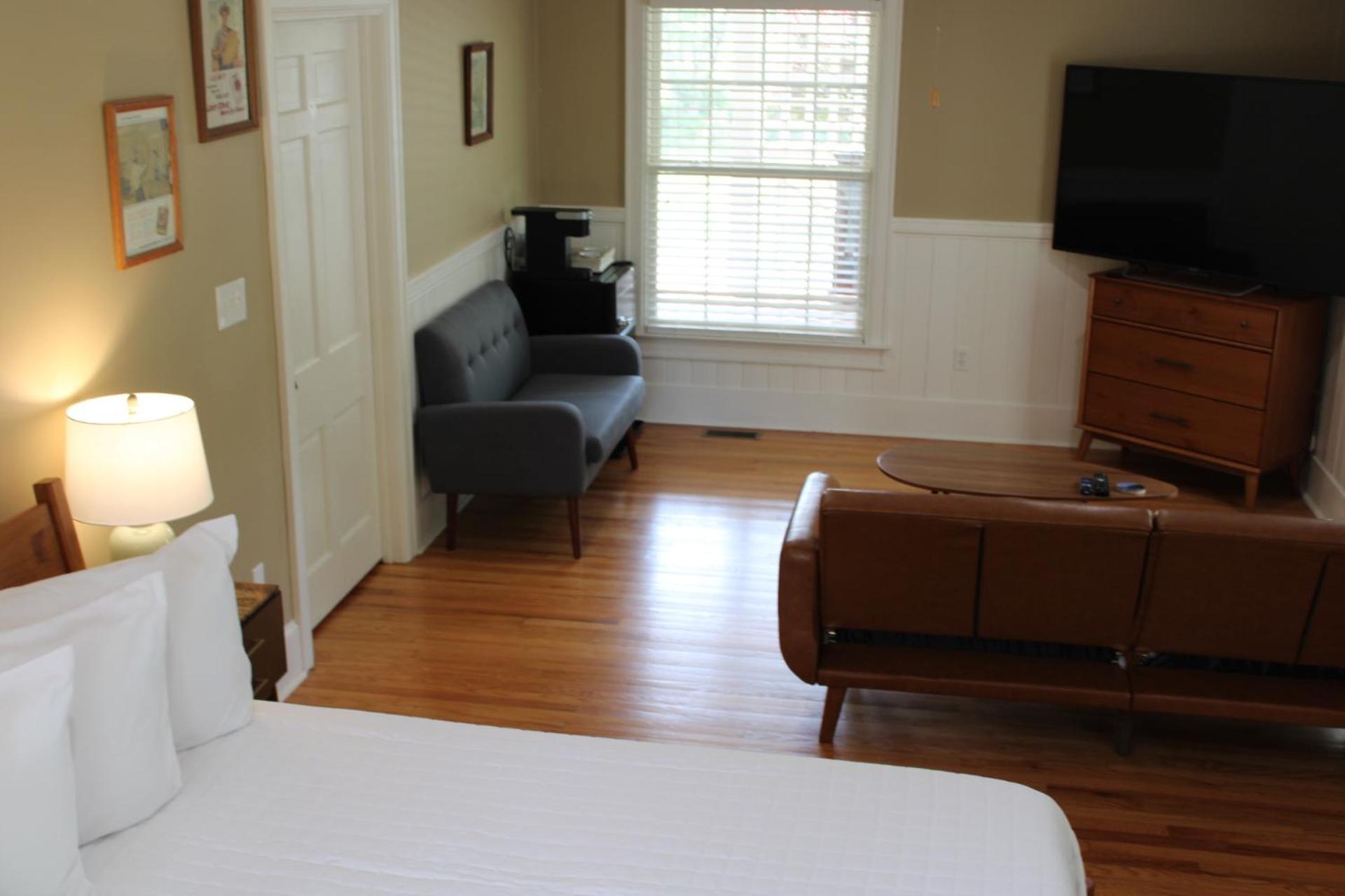 Deluxe King Room photo 3