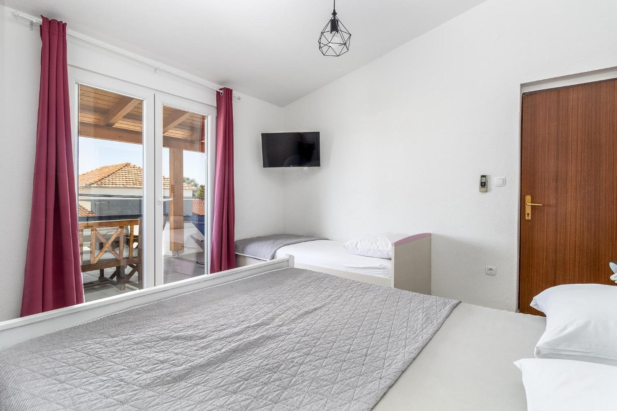 One-Bedroom Apartment with Terrace and Sea View photo 2