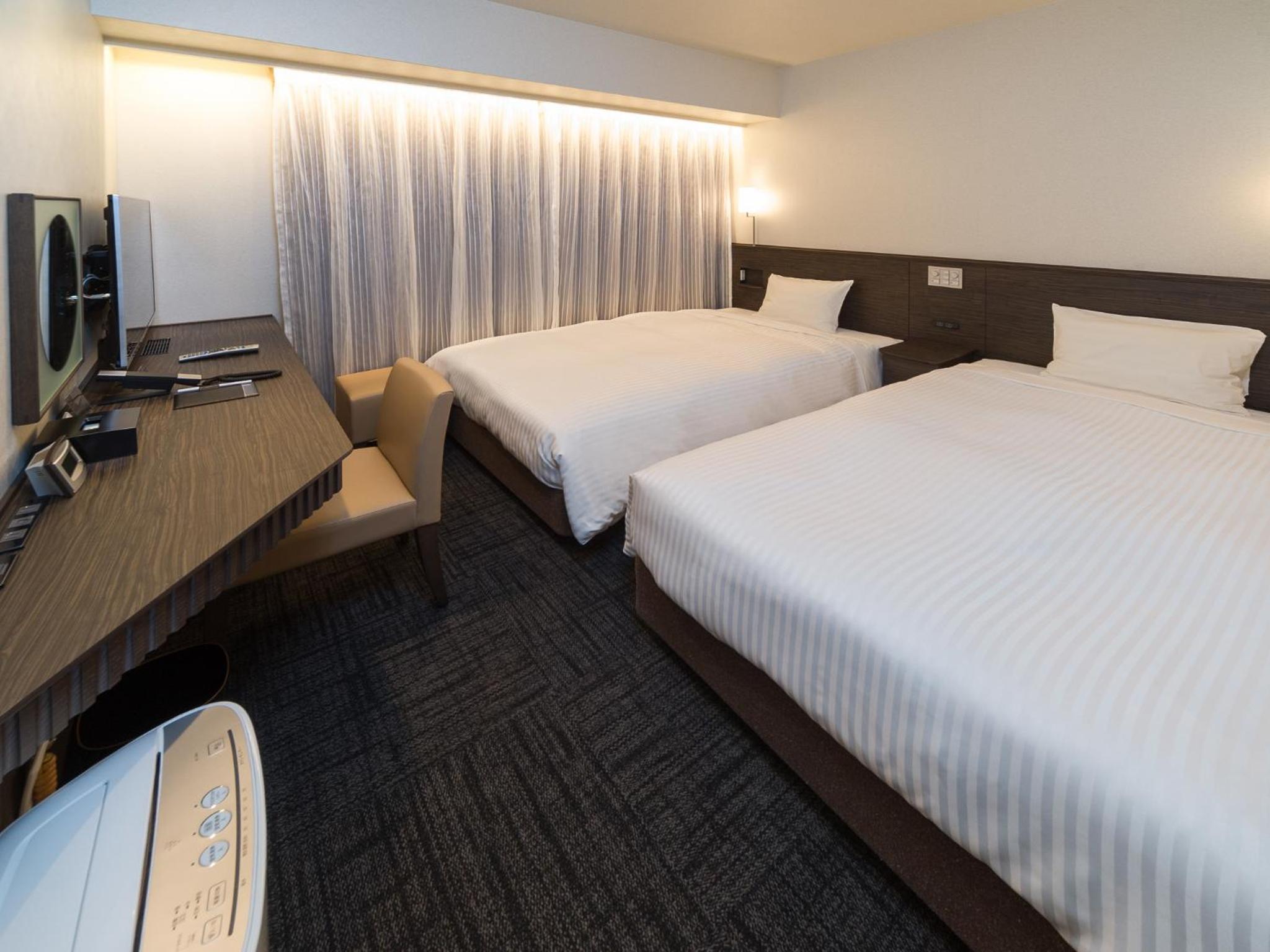 Twin Room - Non-Smoking photo 2