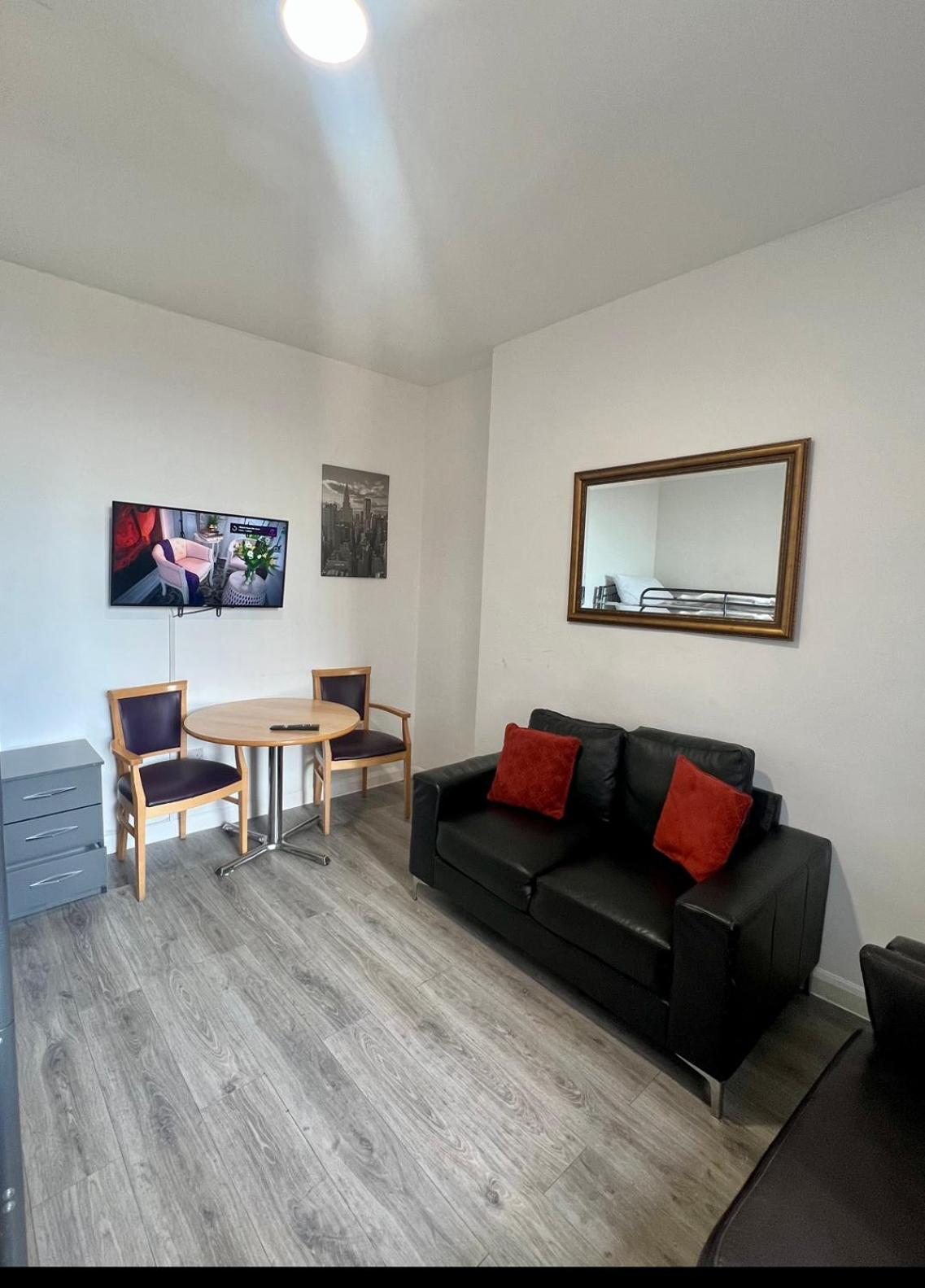 Two-Bedroom Apartment - Photo 7