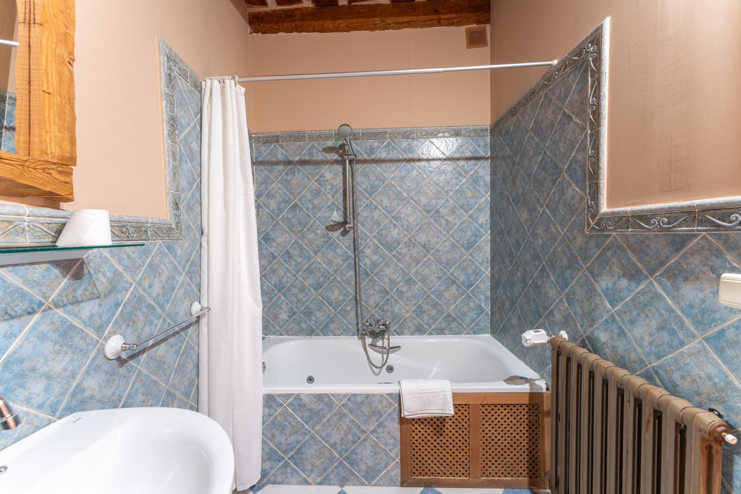 Superior Deluxe Double or Twin Room  photo 2
