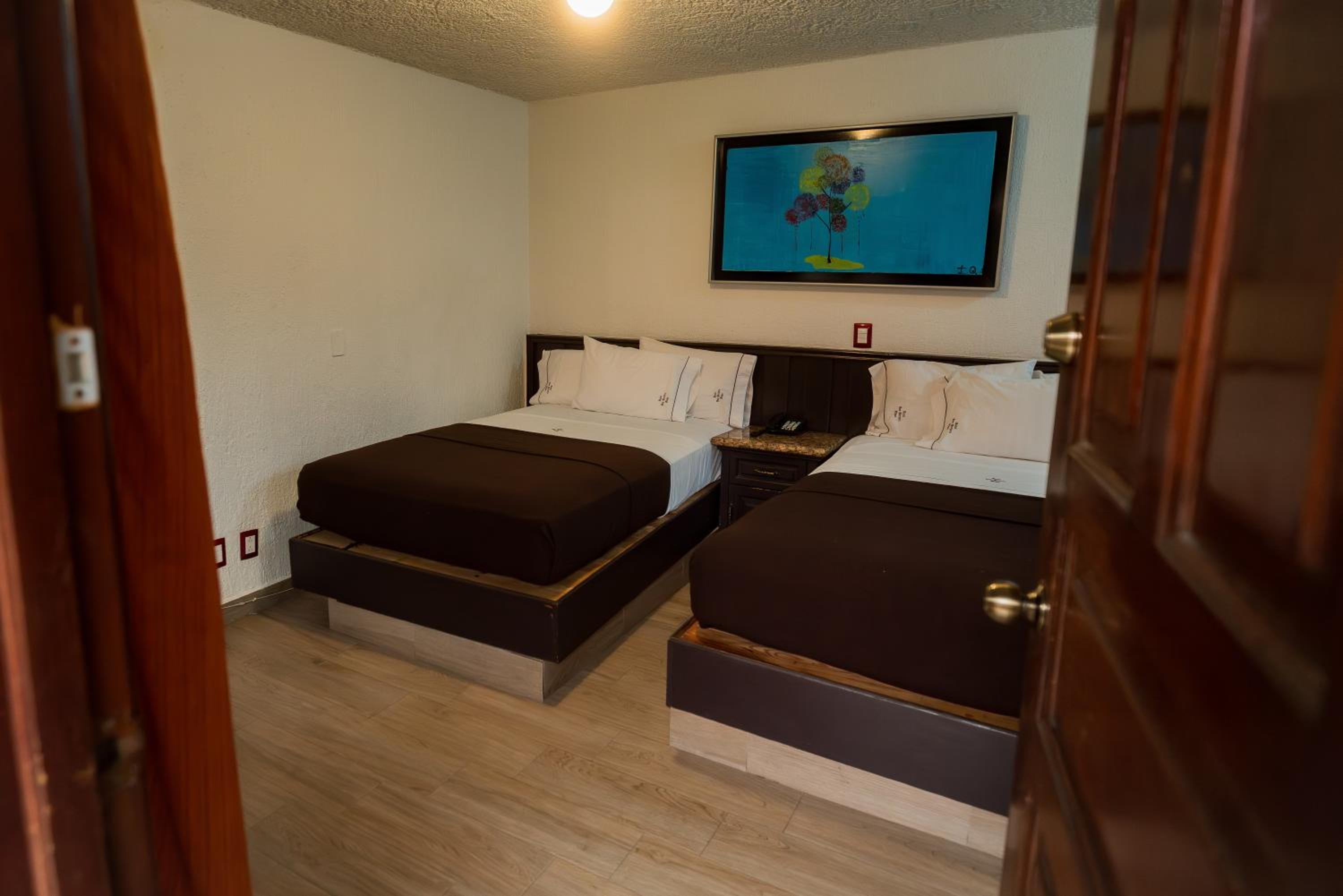 Double Room with Two Double Beds - Photo 3