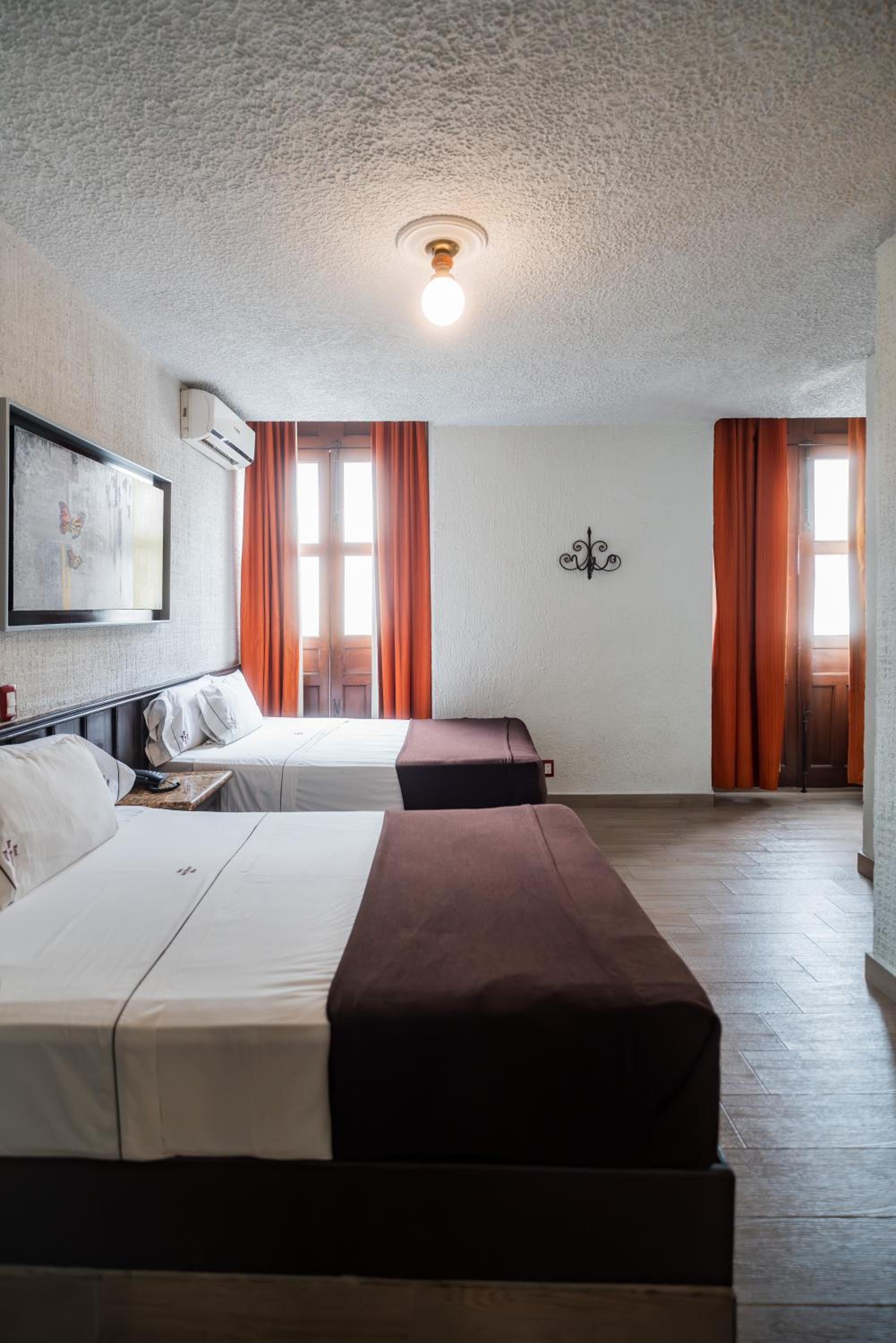 Double Room with Two Double Beds - Photo 2