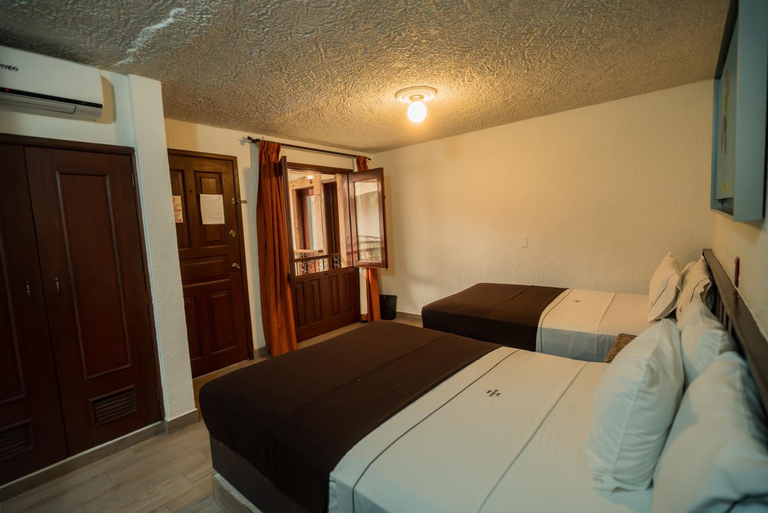 Double Room with Two Double Beds - Photo 5