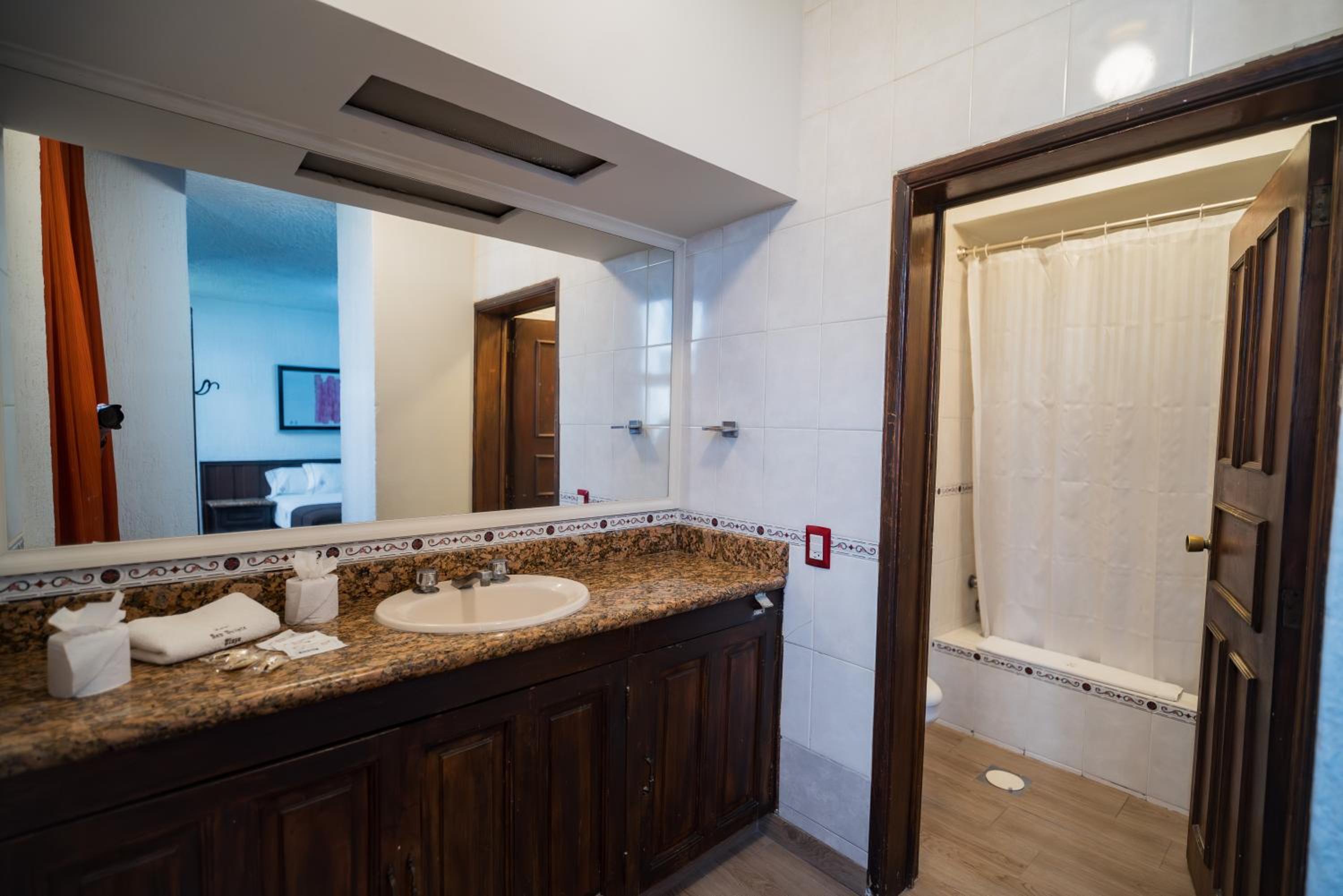 Double Room - Photo 7