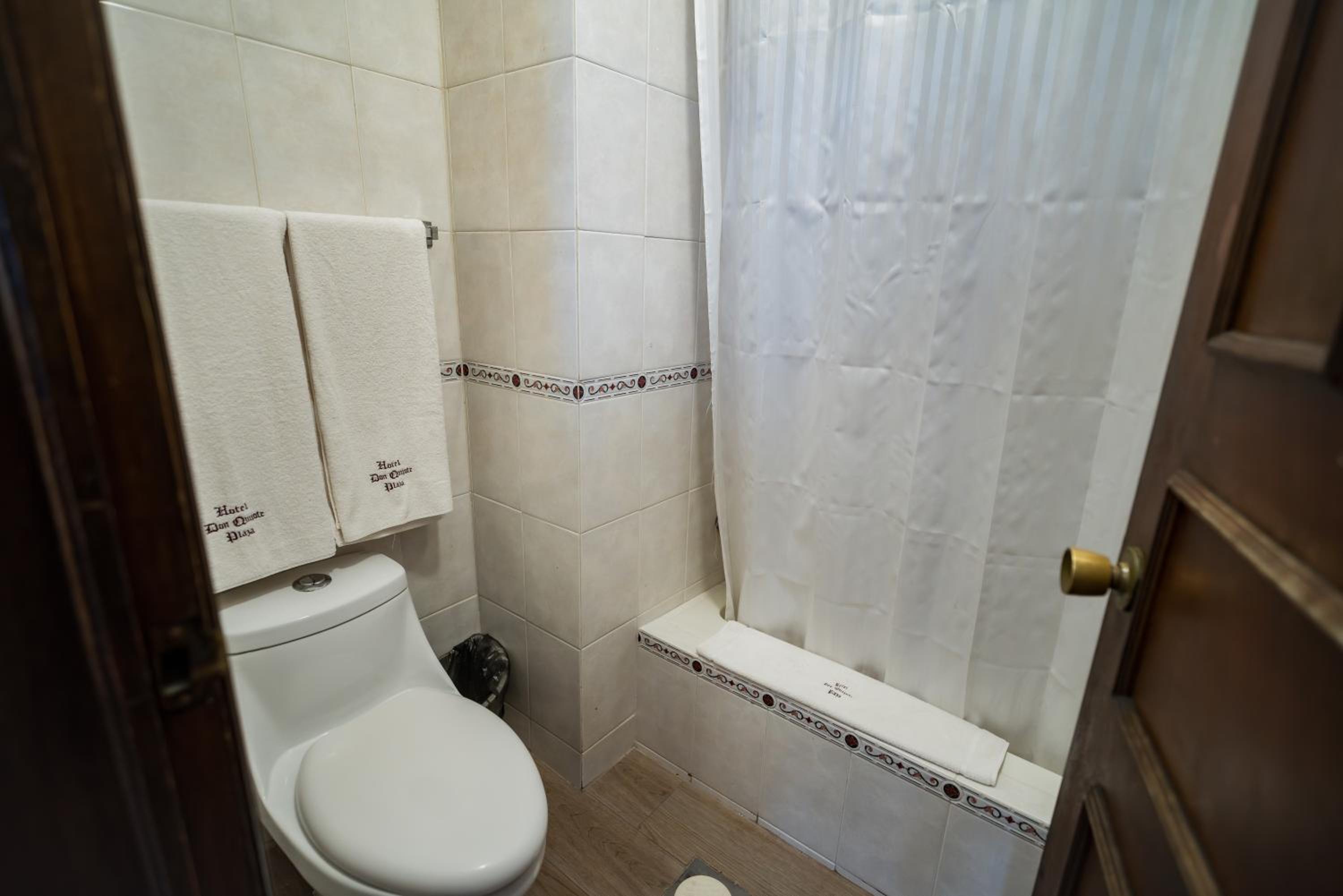 Double Room with Two Double Beds - Photo 7