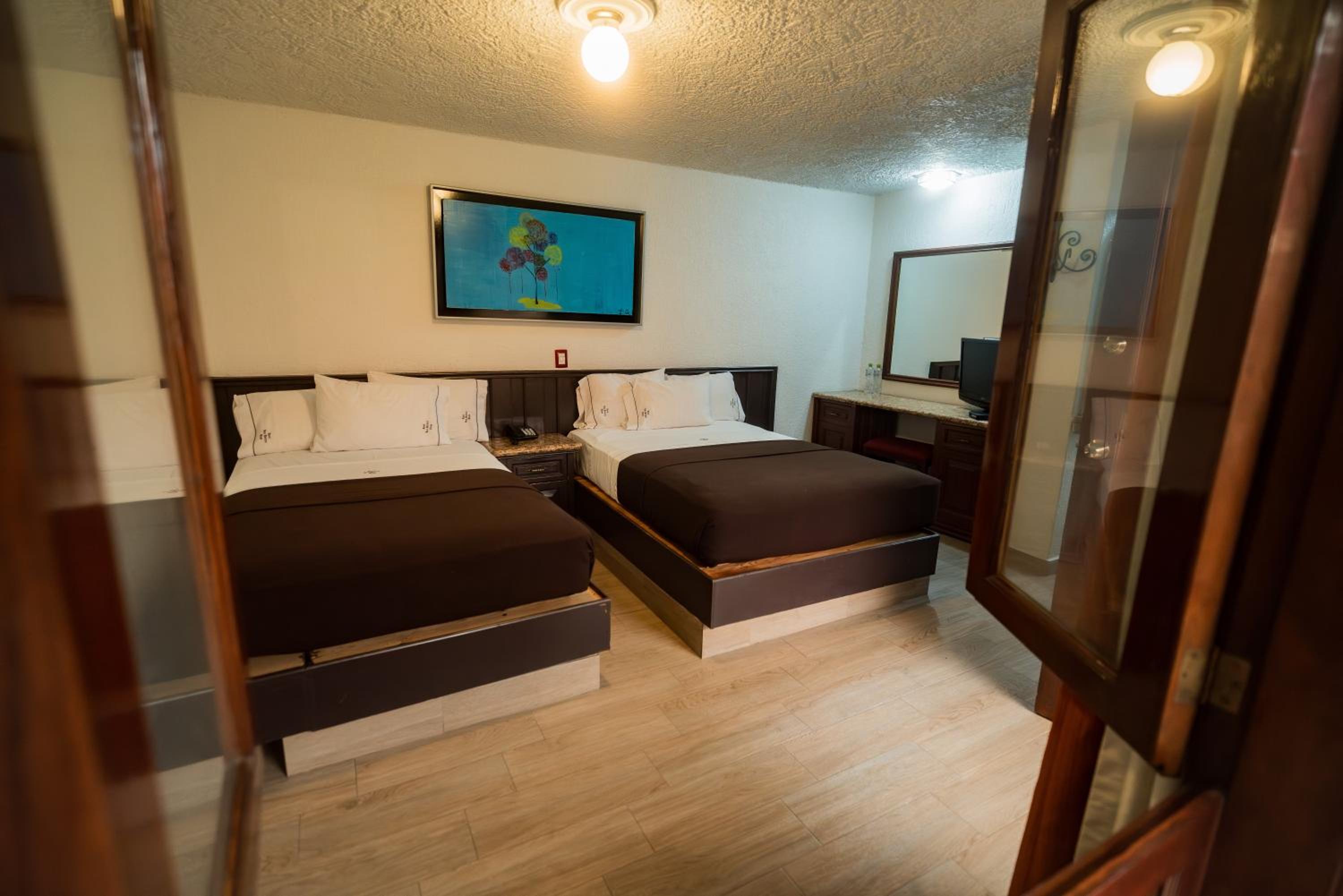 Double Room with Two Double Beds - Photo 9