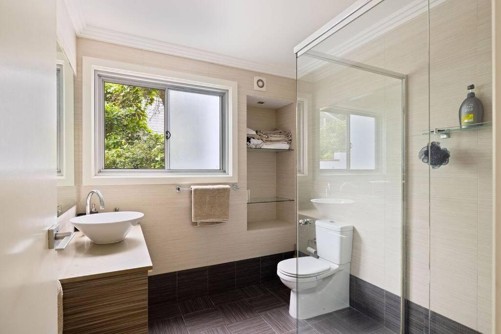 Three-Bedroom House photo 3