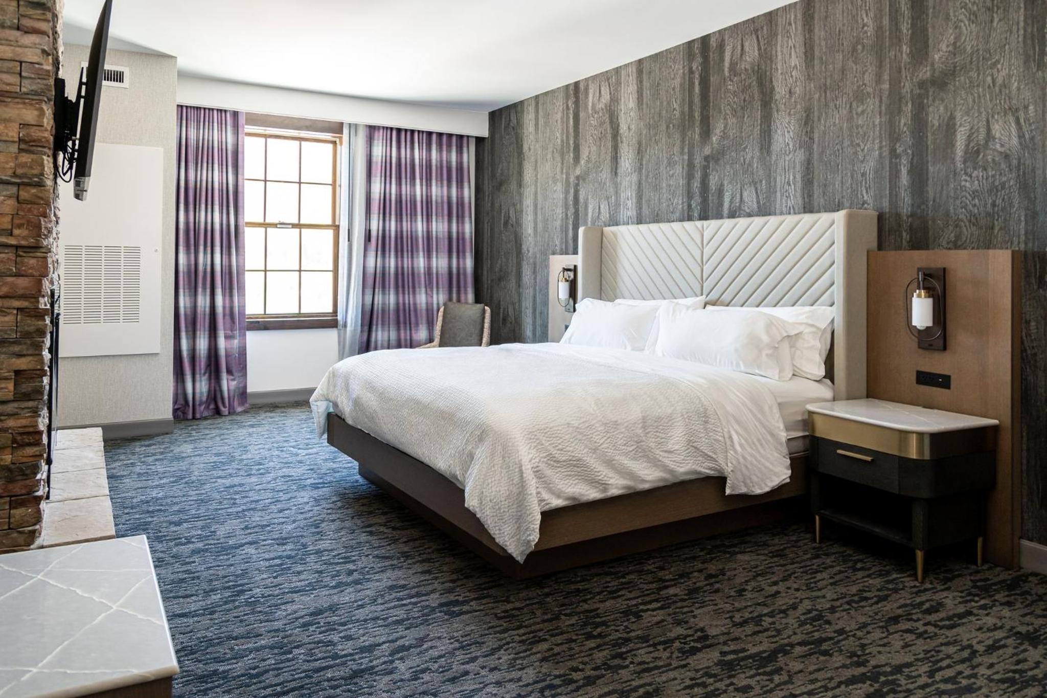 King Suite at Holiday Inn Resort Deadwood Mountain Grand by IHG in Deadwood
