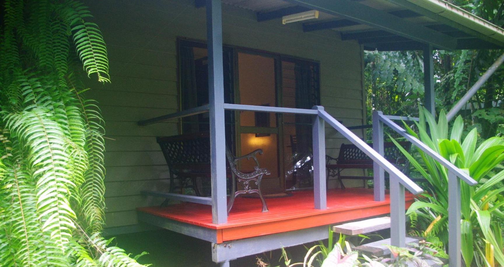 Queen Cabin with Rainforest View - Photo 9