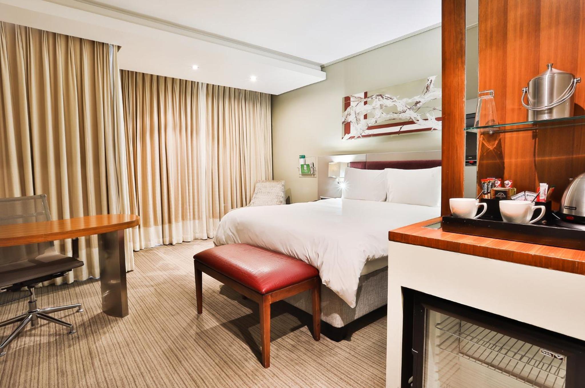 Standard Queen Room