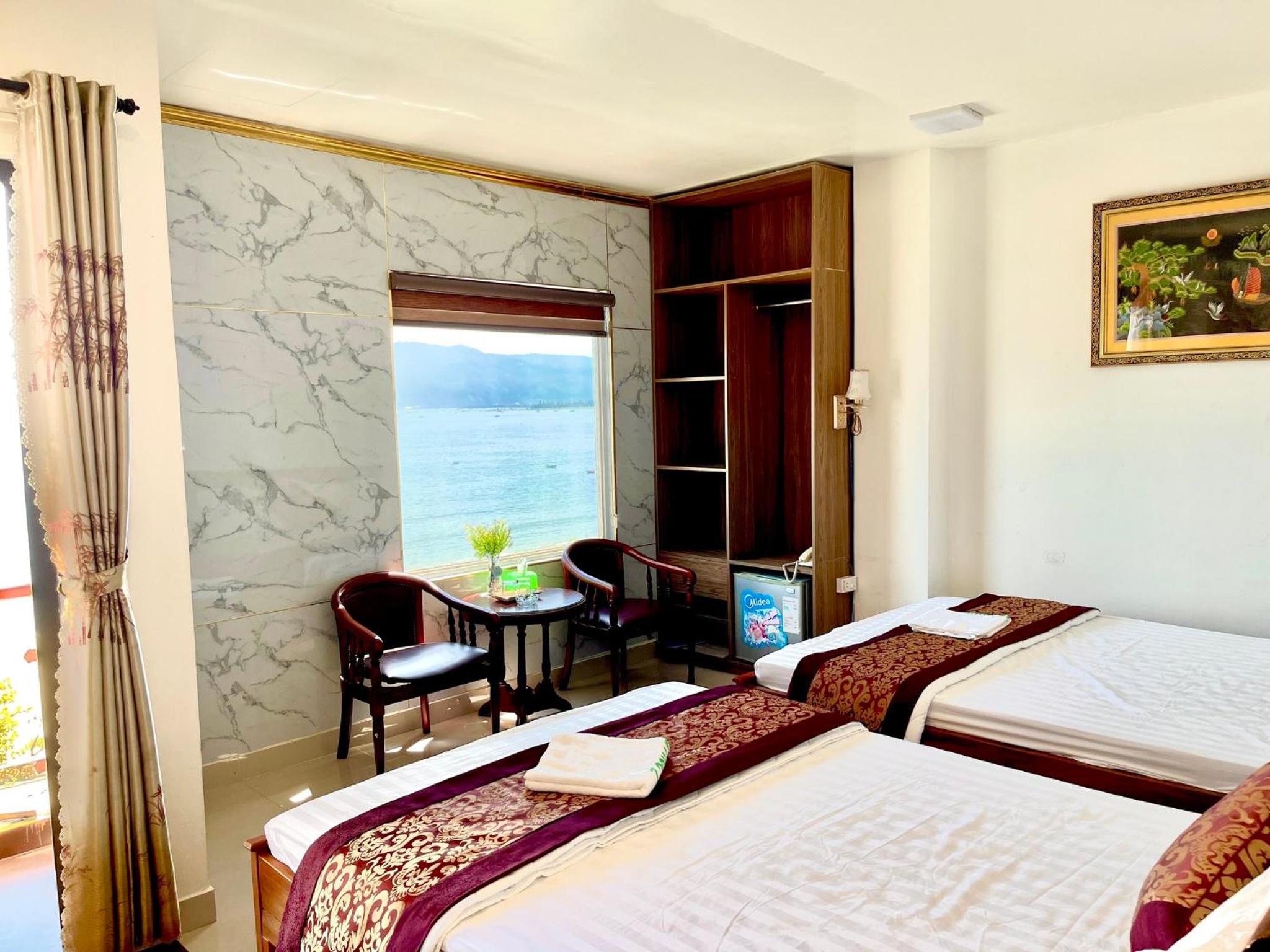 Quadruple Room with Balcony - Photo 3