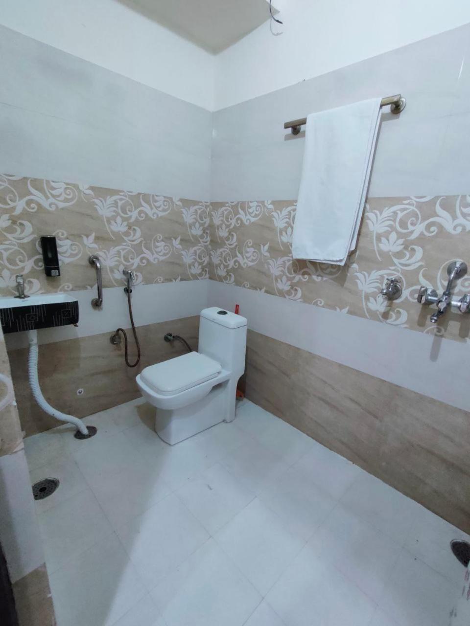 Deluxe Room - Photo 8