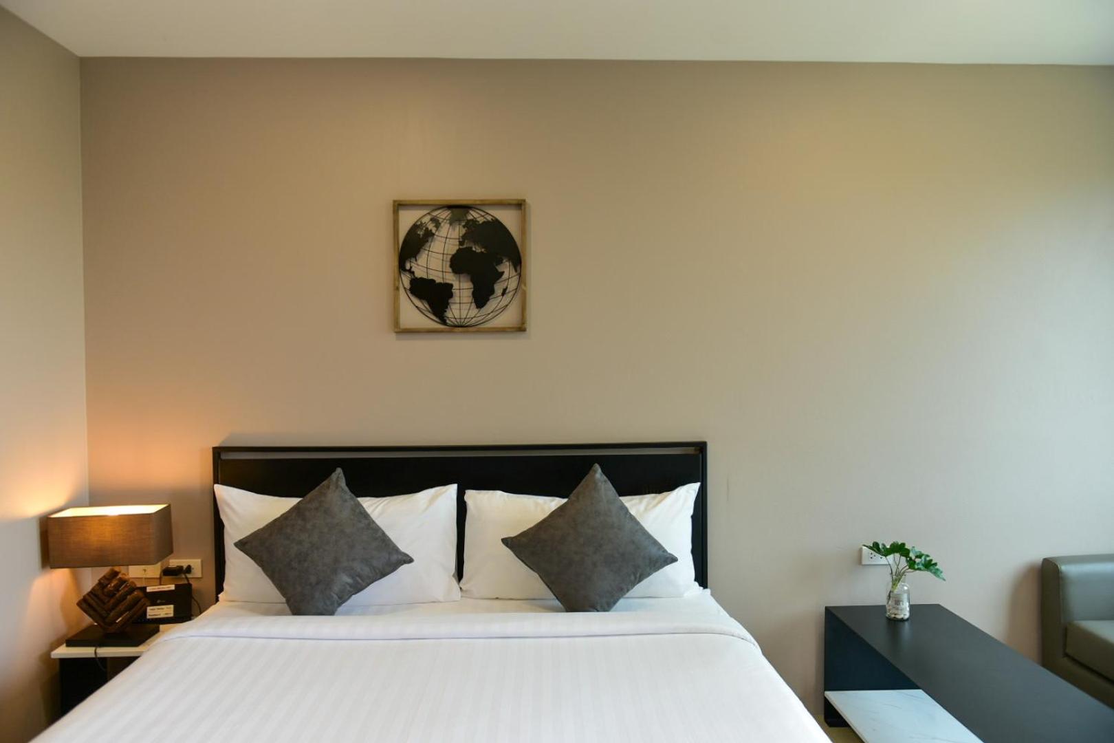 Deluxe Double Room with River View photo 2