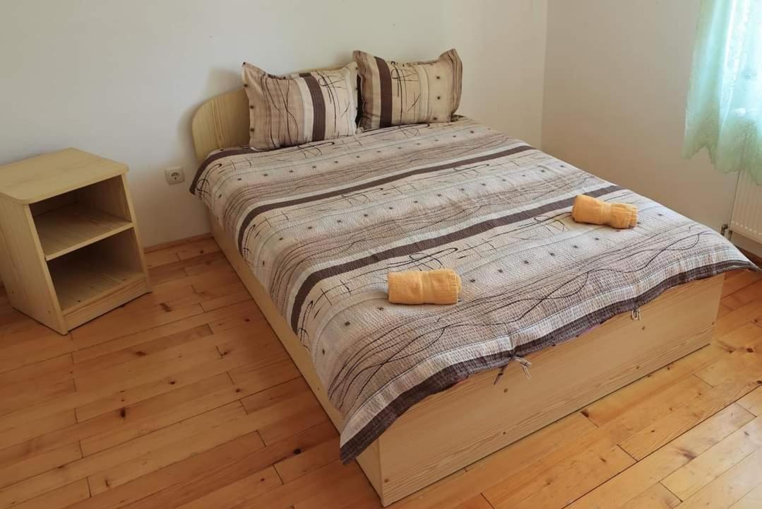Six-Bedroom House photo 1