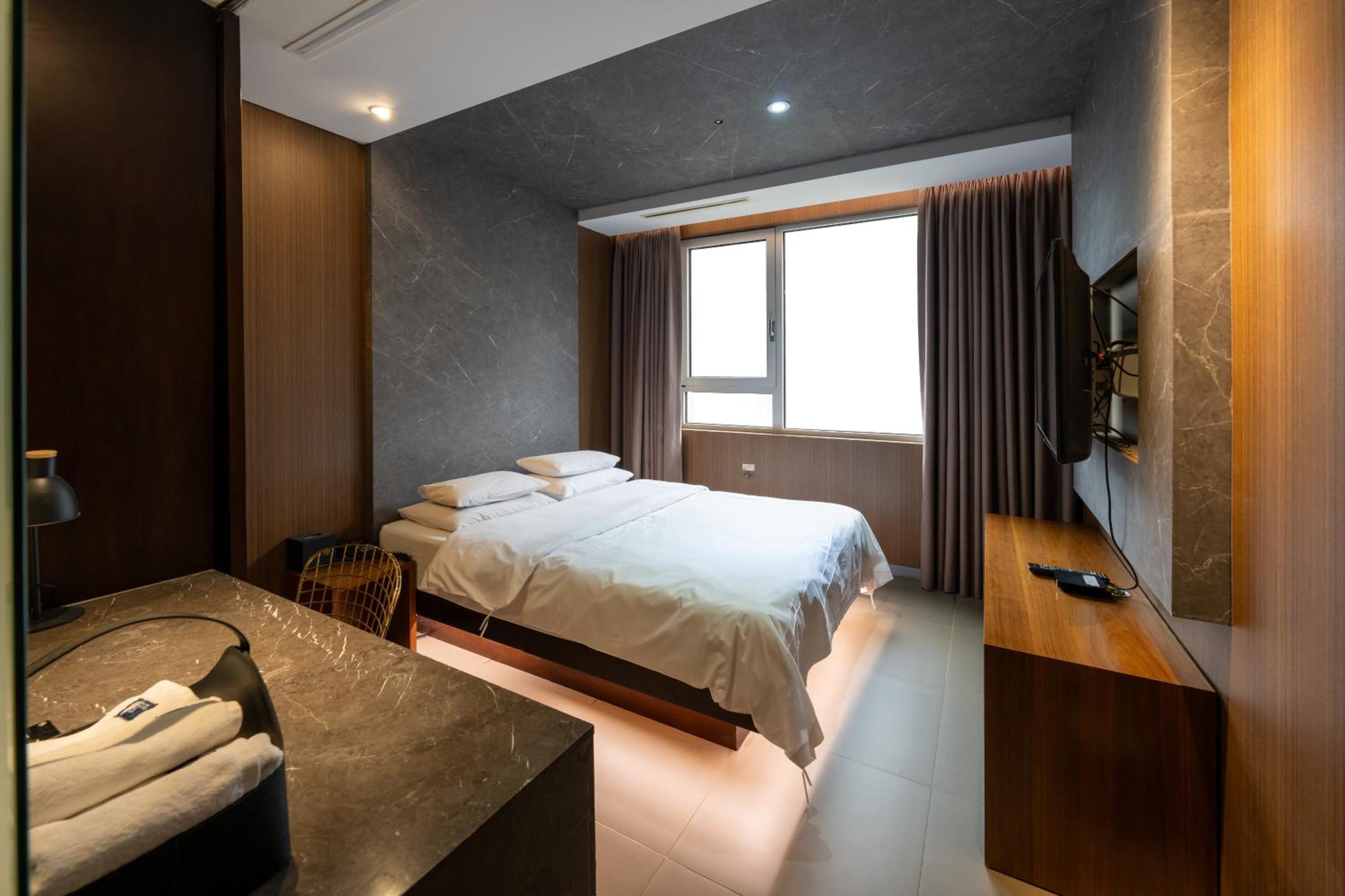 Semi-Suite - Bed Type selected at check-in(Double or Twin)