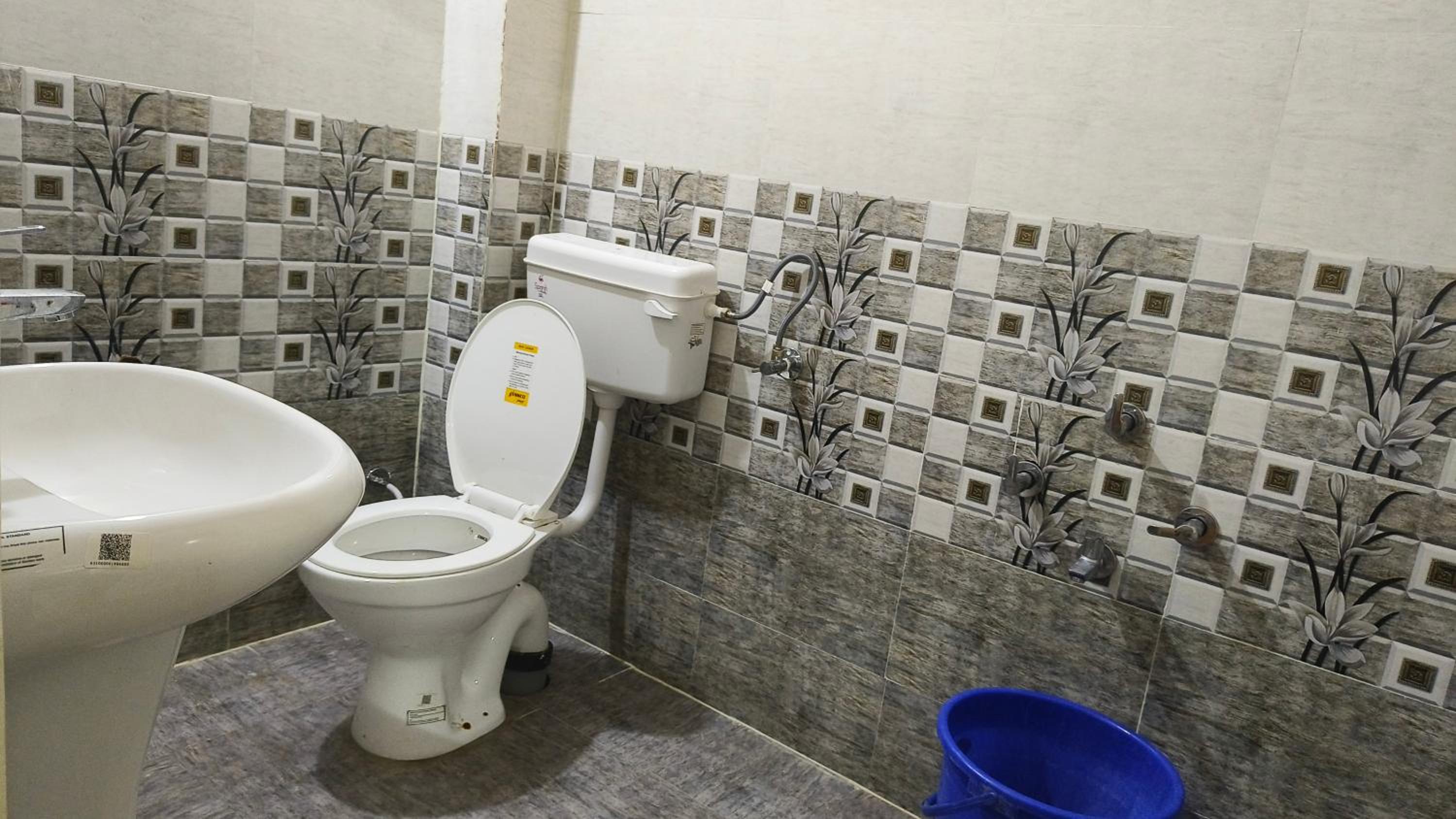Double or Twin Room with Private Bathroom photo 2