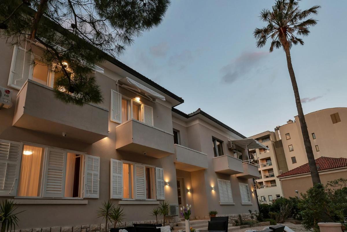 Deluxe Triple Room with Balcony and Sea View