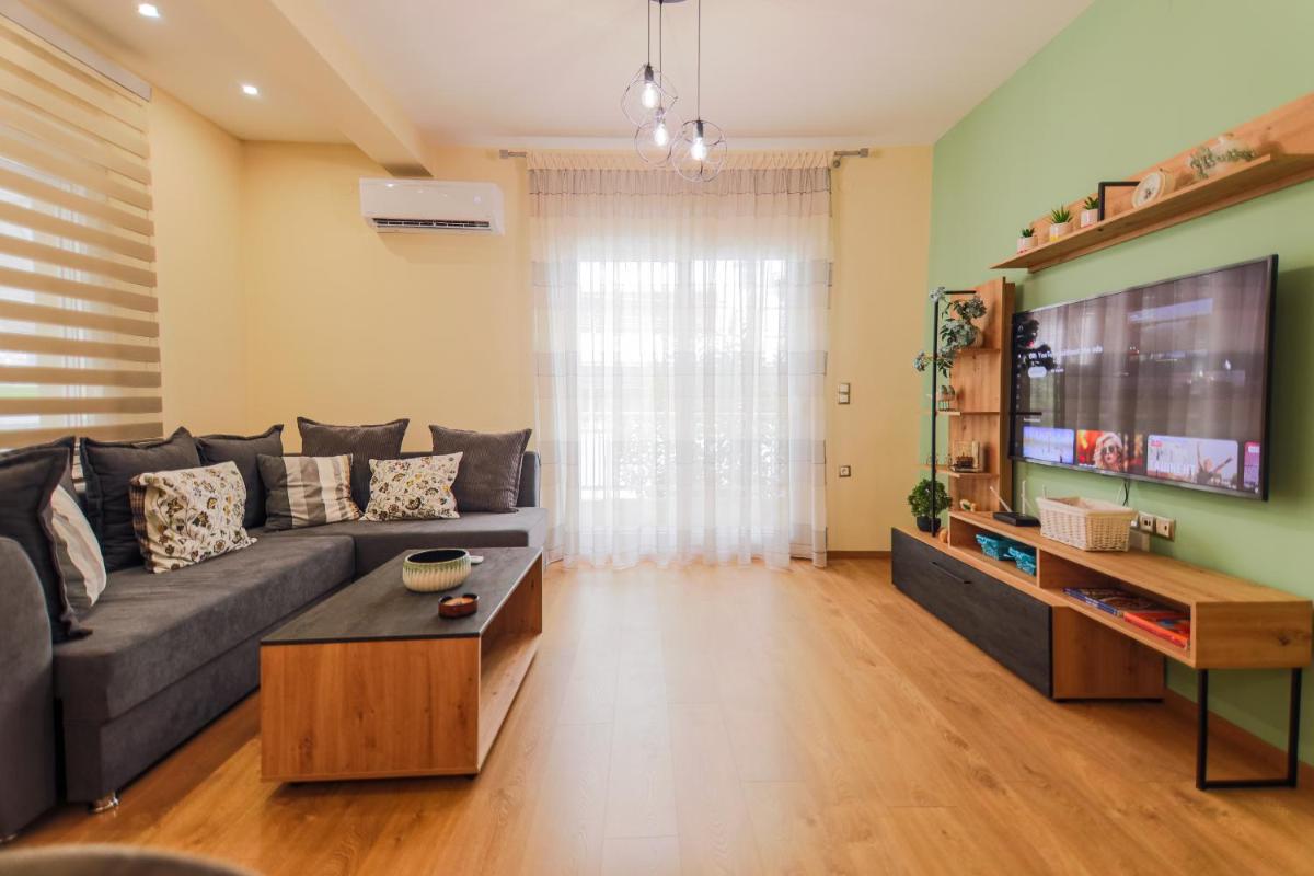 Three-Bedroom Apartment photo 2