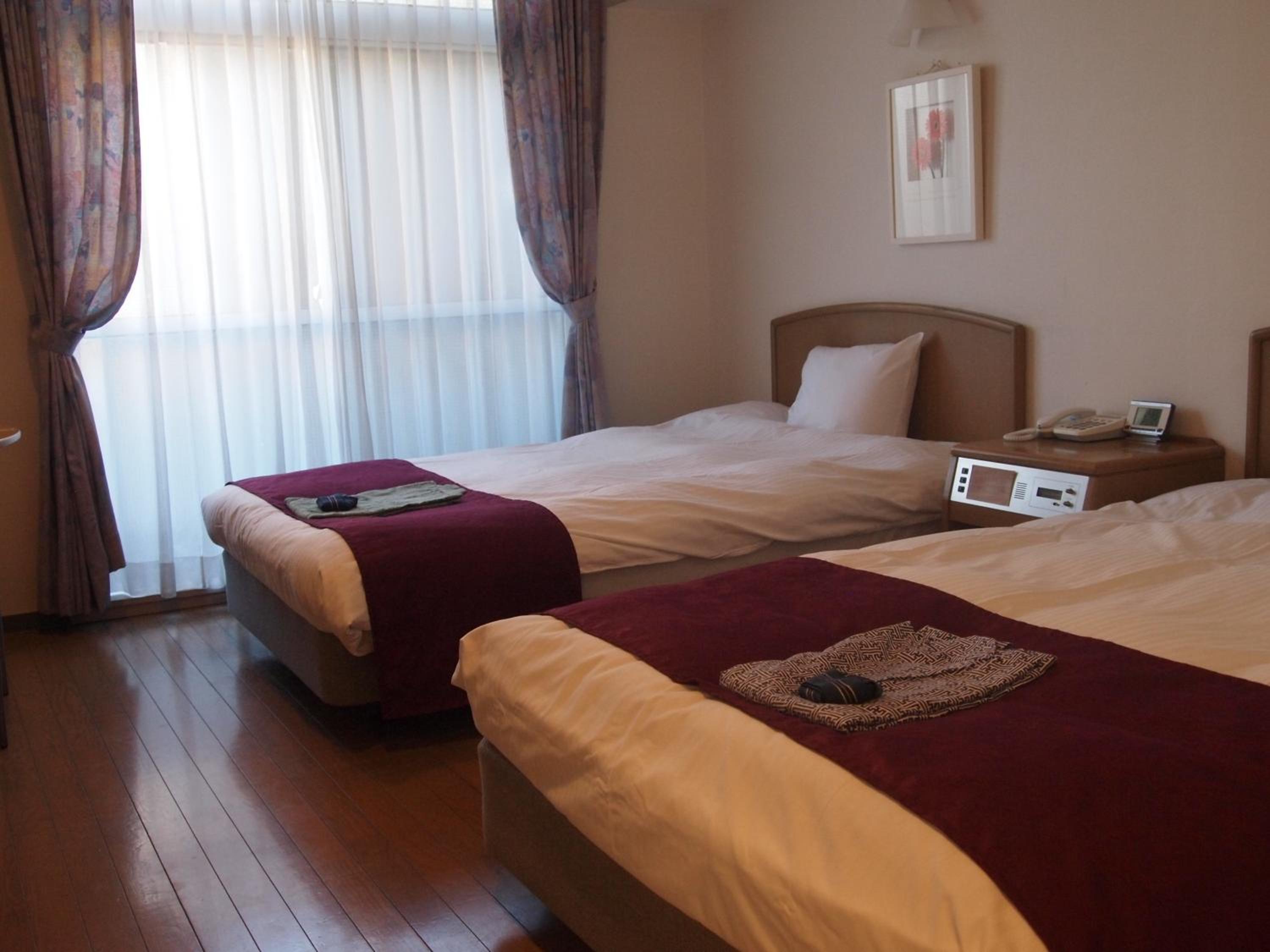 Twin Room - Non Smoking - Photo 3