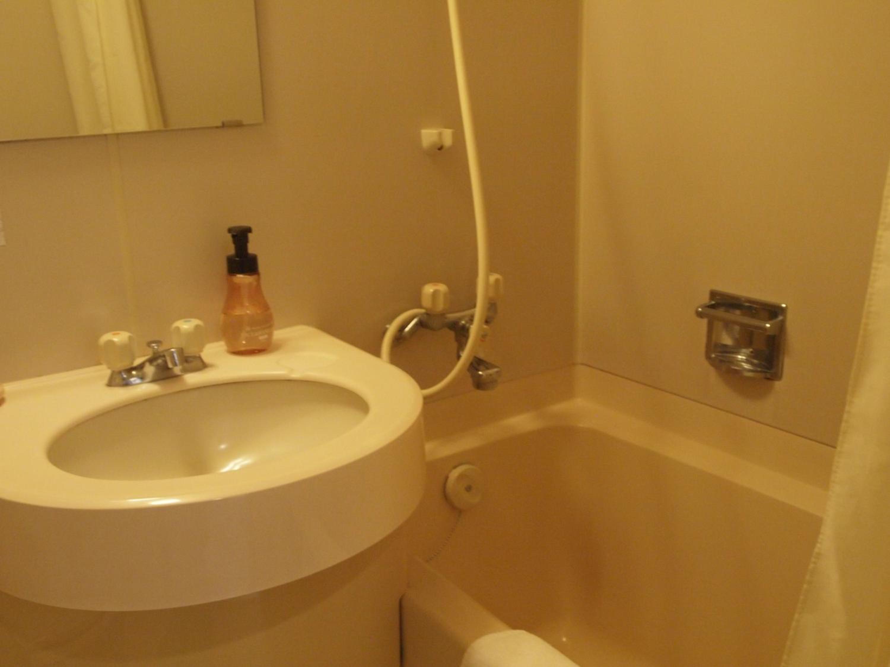 Twin Room - Non Smoking - Photo 6