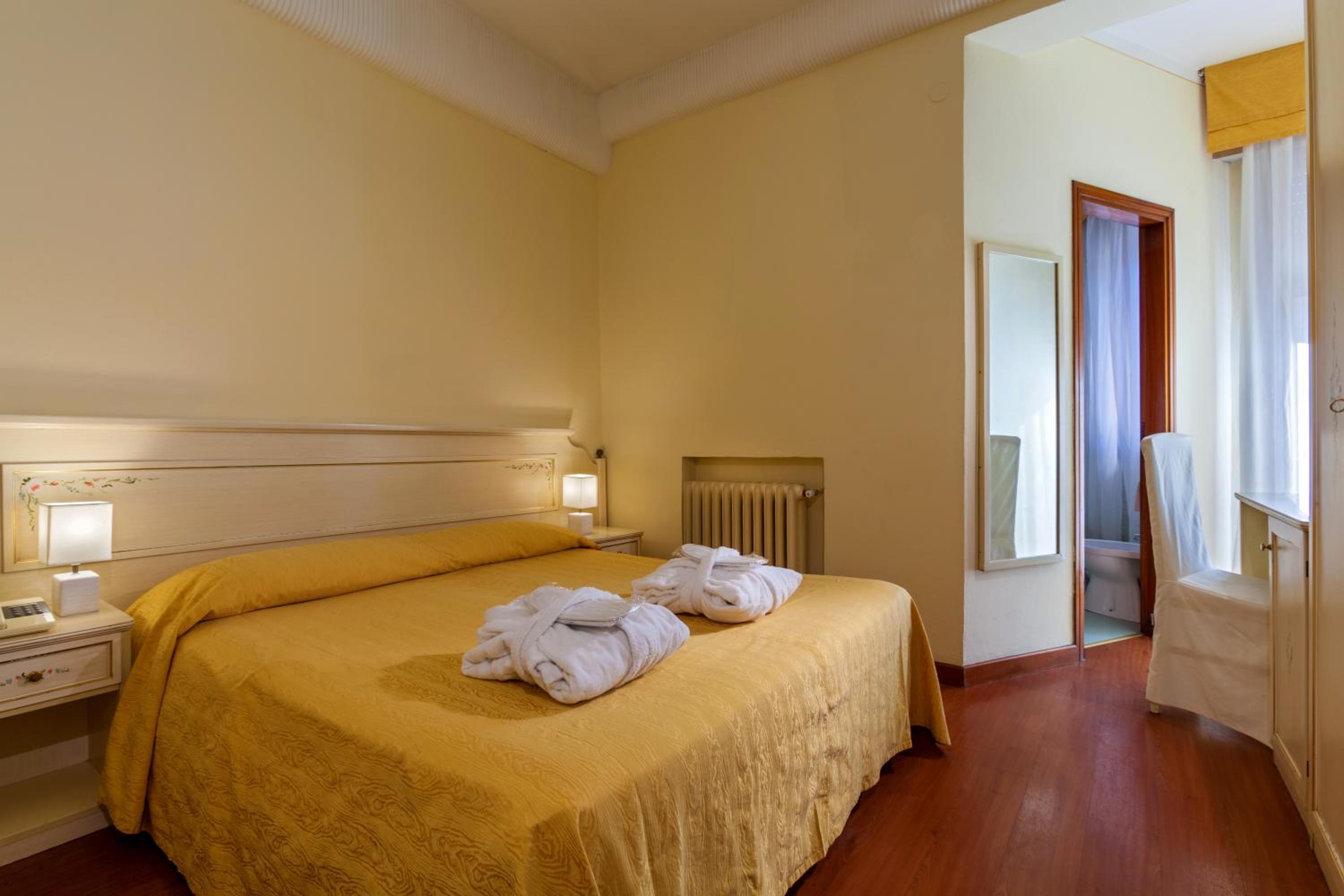 Double or Twin Room - Photo 3