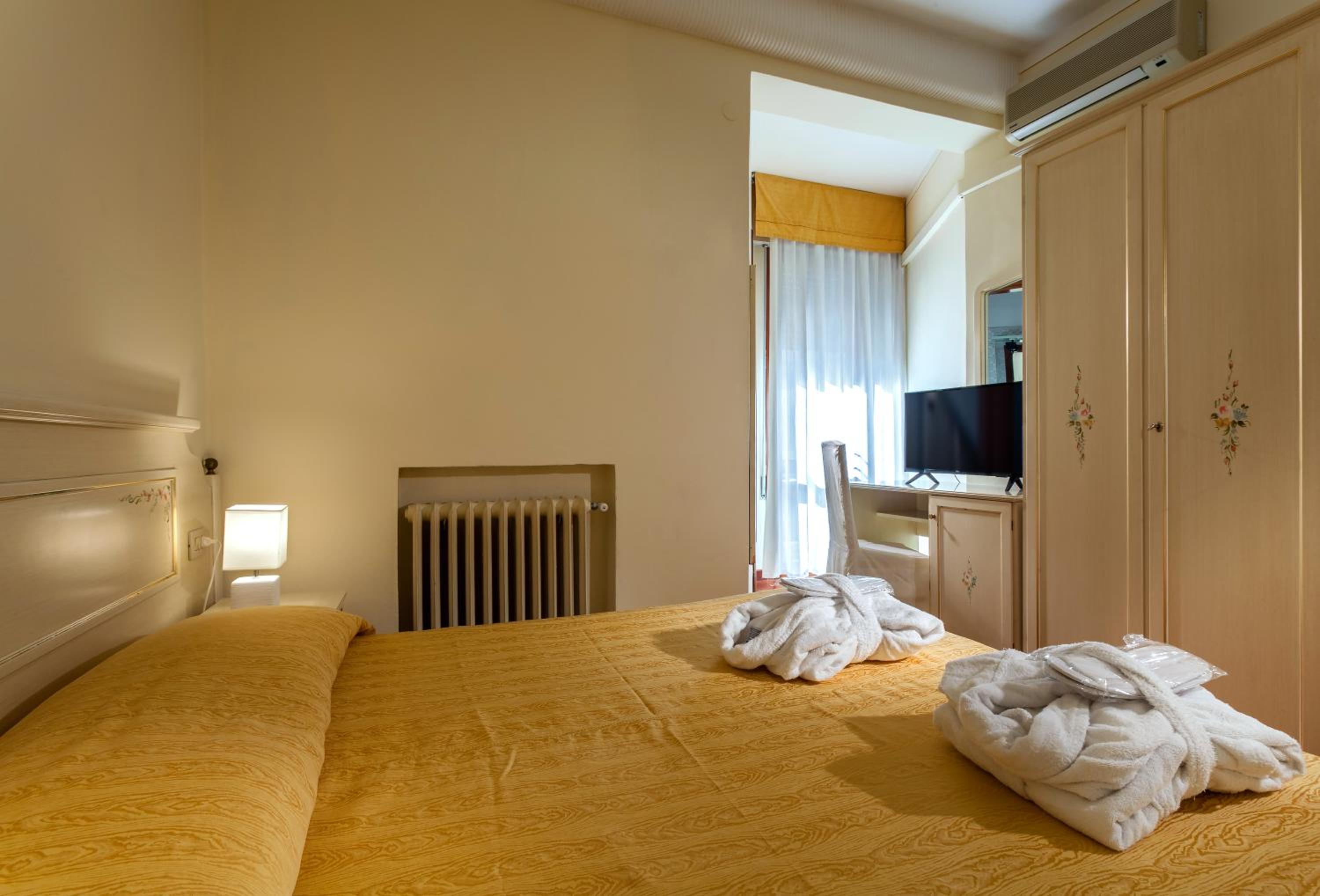 Double or Twin Room - Photo 2