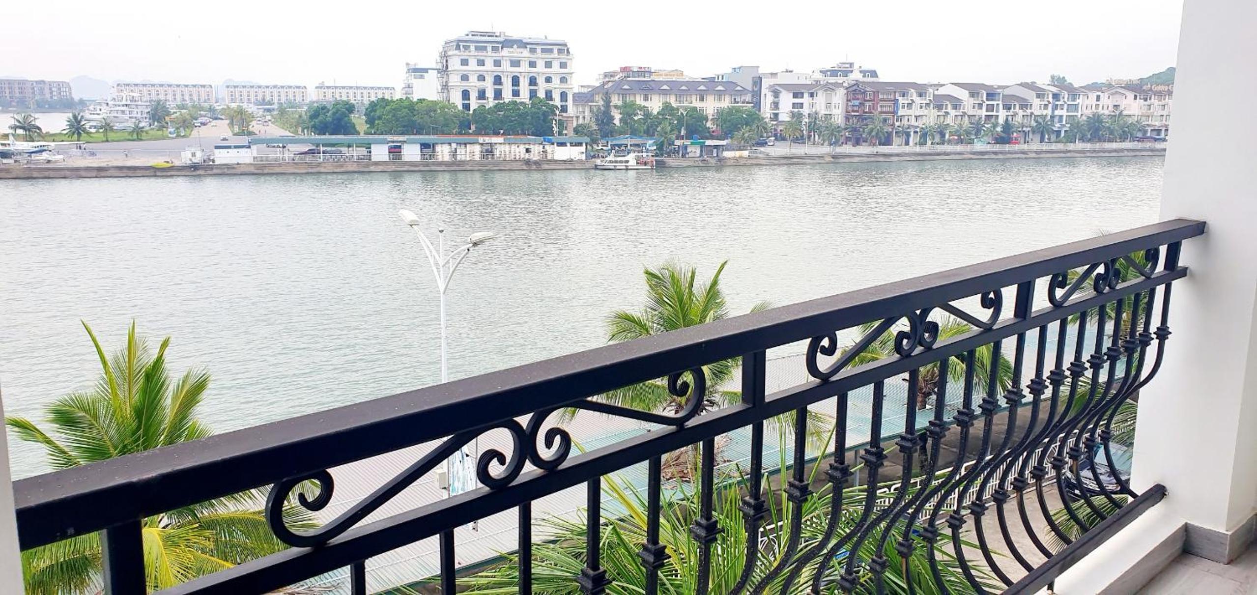 Deluxe Double Room with Balcony and Sea View photo 2