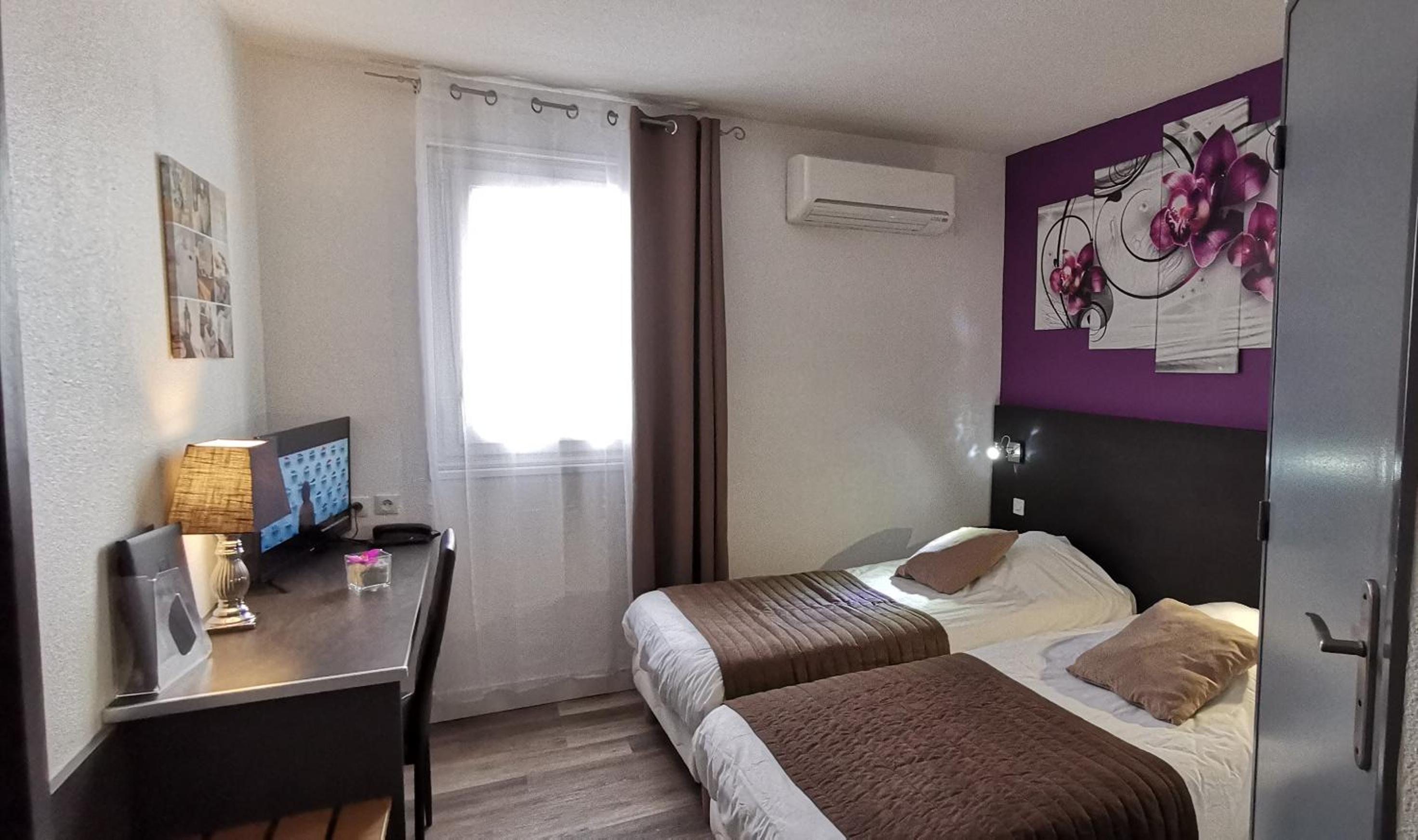 Twin Room - Photo 3
