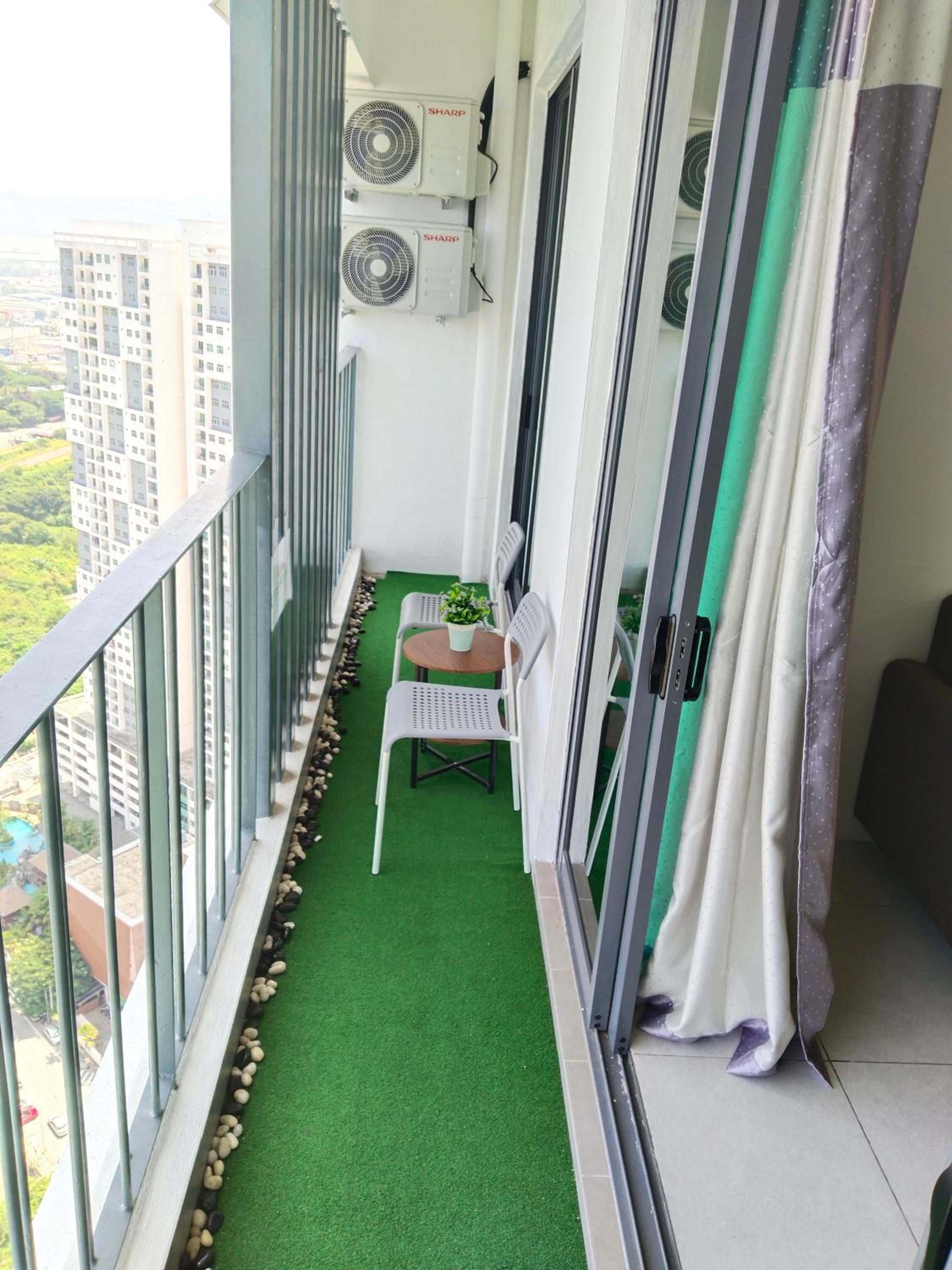 Three-Bedroom Apartment With Balcony photo 1