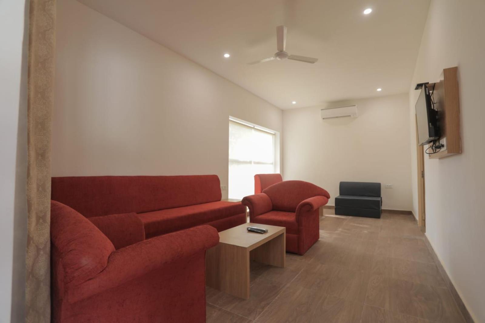 Suite - Photo 3