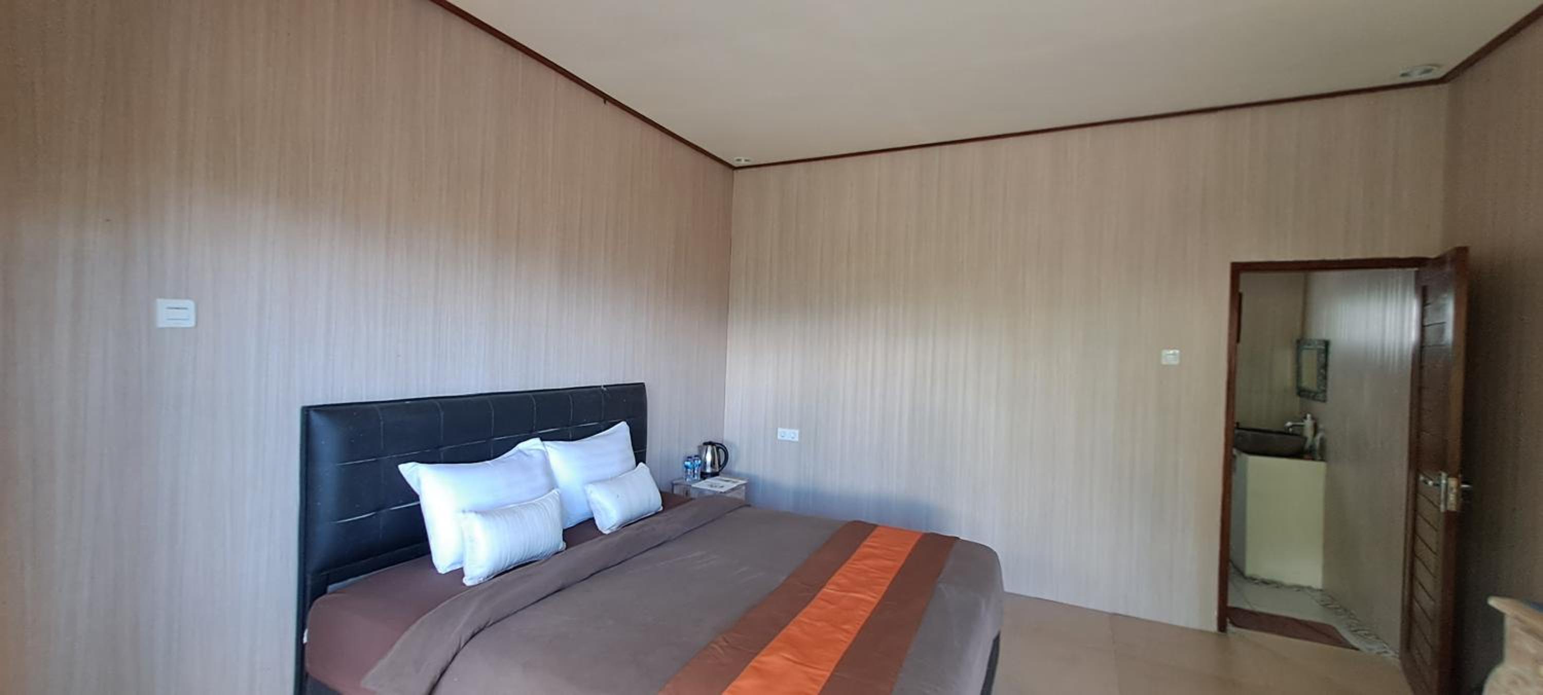 Standard Double or Twin Room photo 3